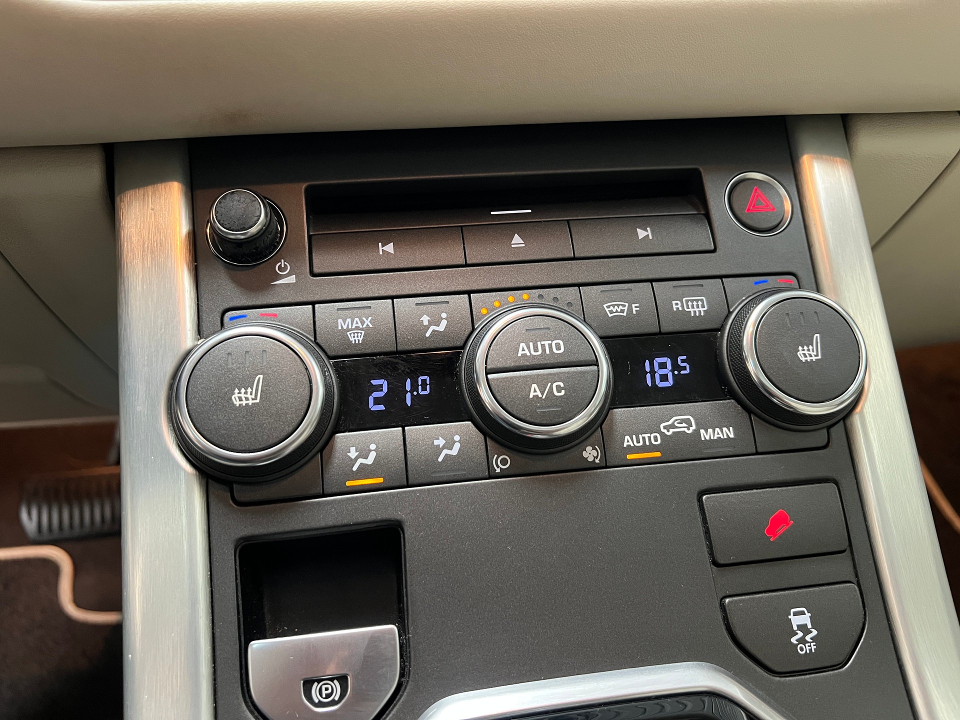 LAND ROVER Range Rover Evoque 2.2 SD4 Dynamic AT6-image-16