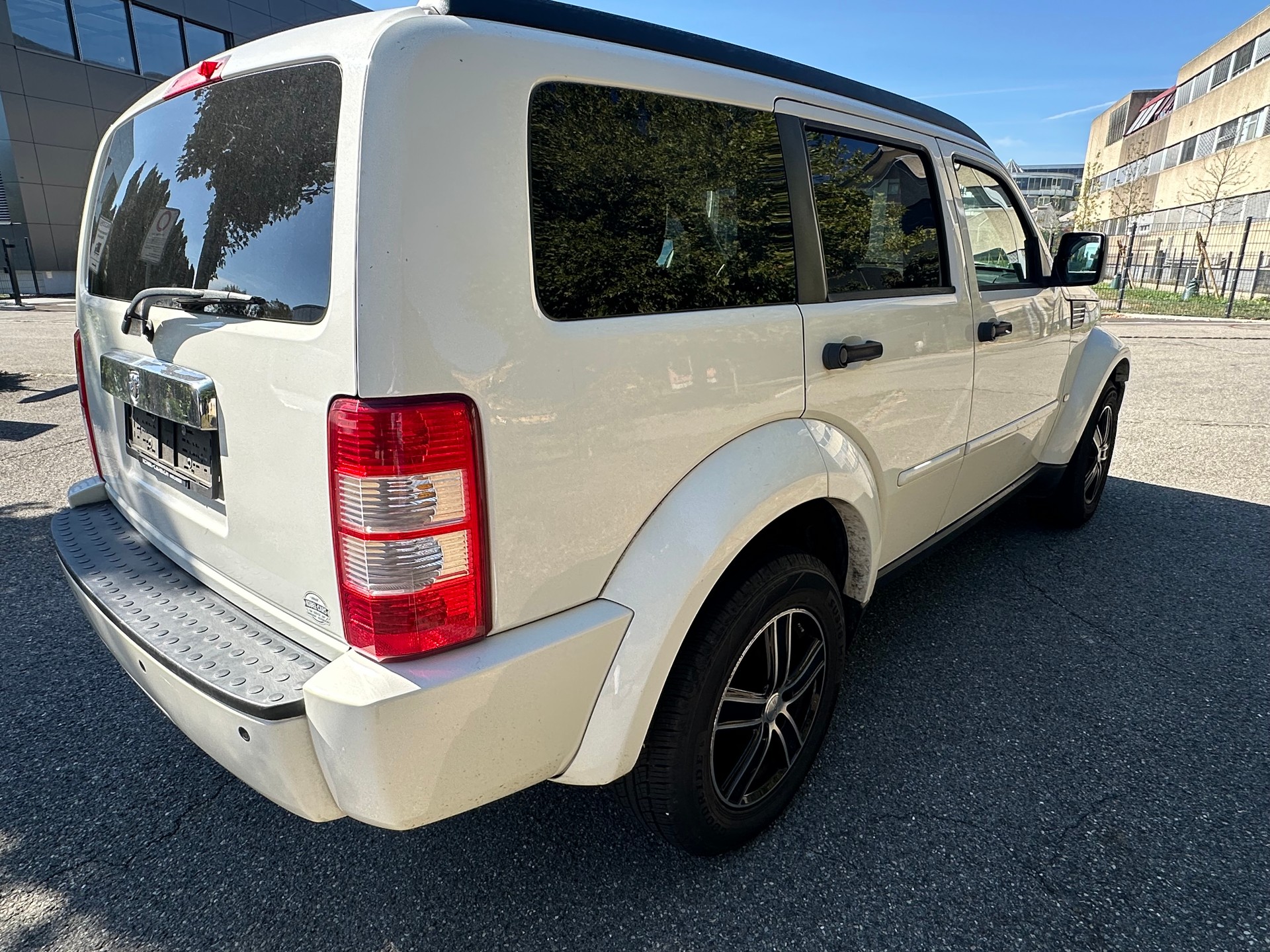 DODGE Nitro 2.8 CRD R/T Automatic-image-3