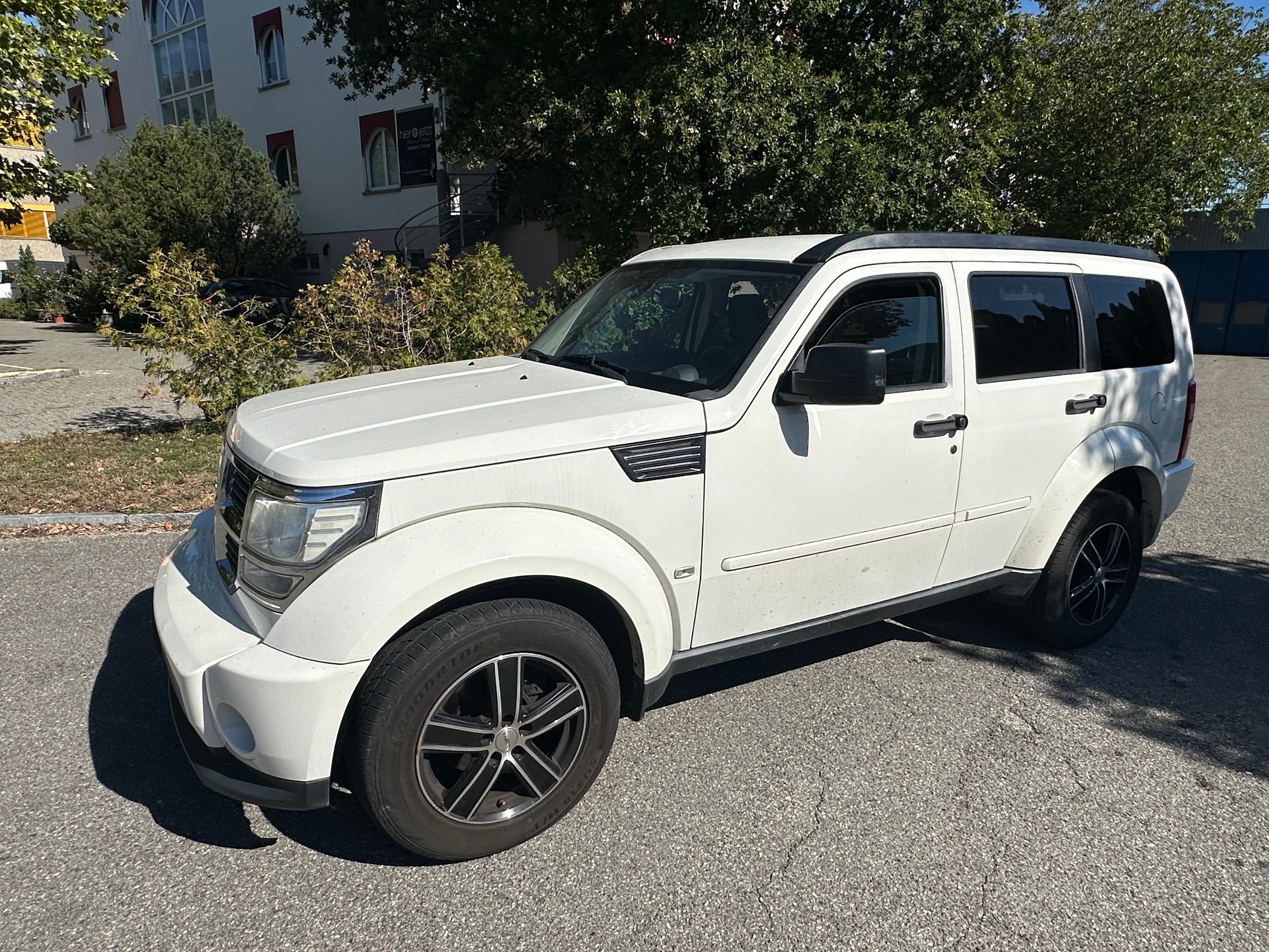 DODGE Nitro 2.8 CRD R/T Automatic-image-4