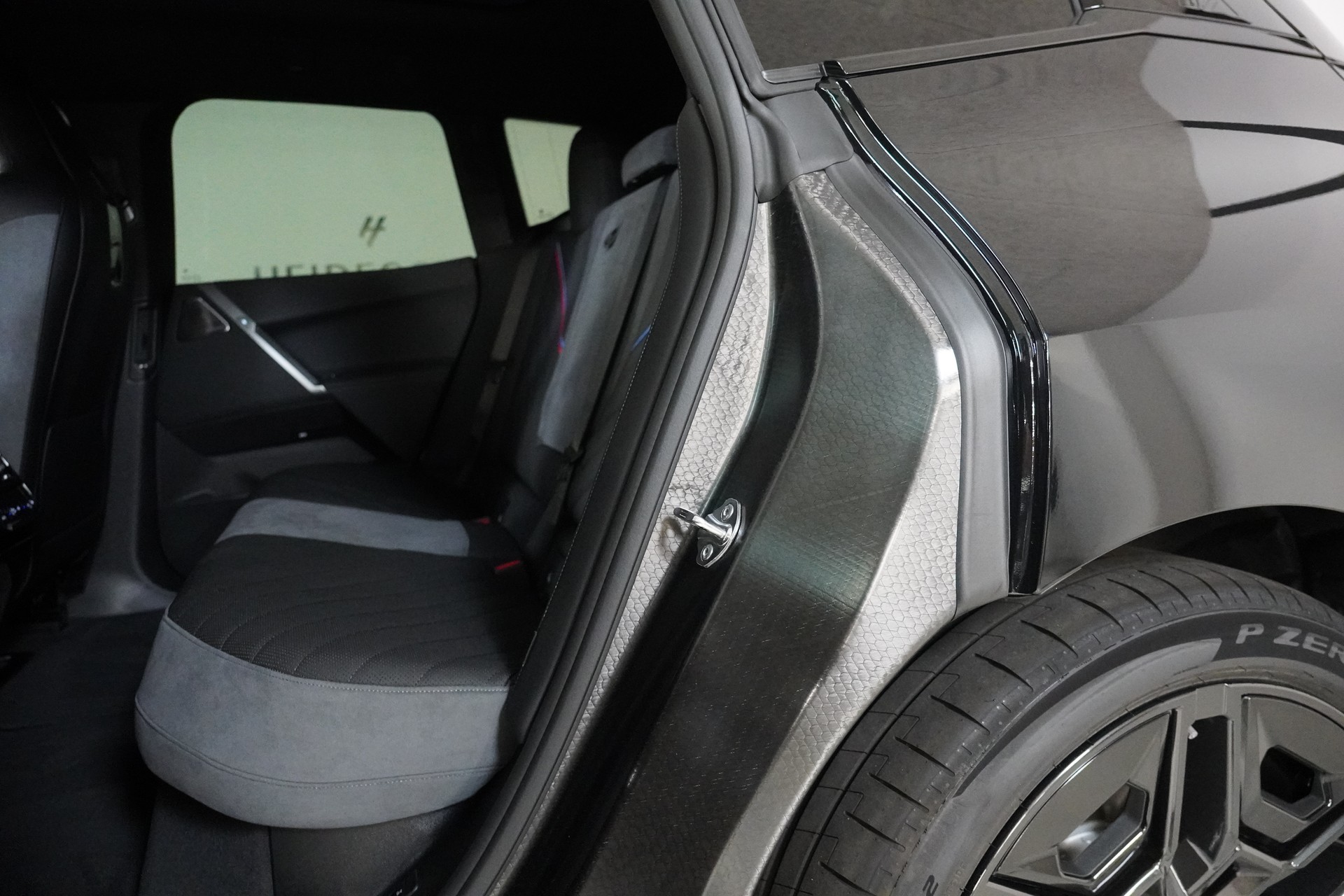 BMW iX M70 xDrive-image-12