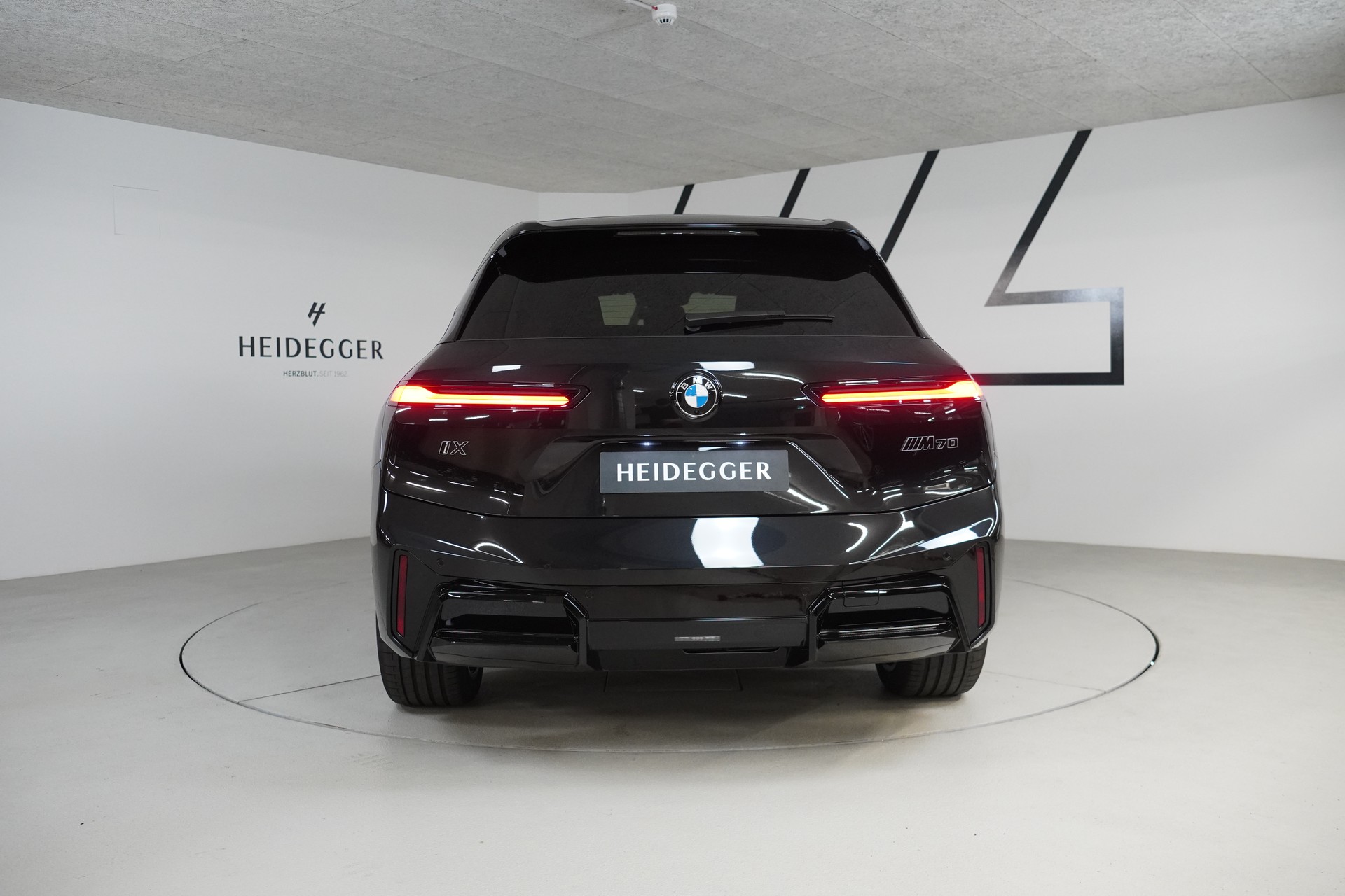 BMW iX M70 xDrive-image-5