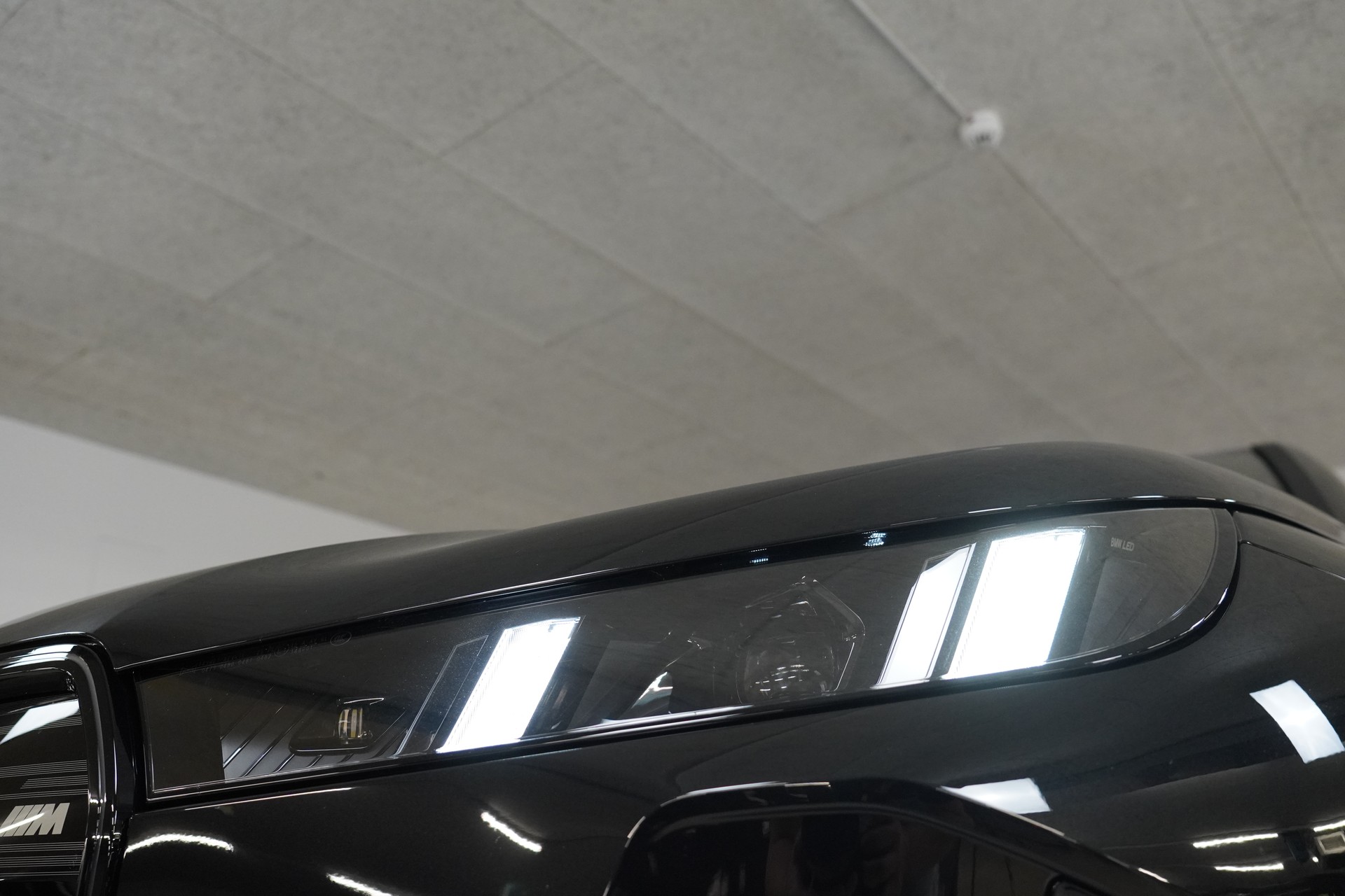 BMW iX M70 xDrive-image-8