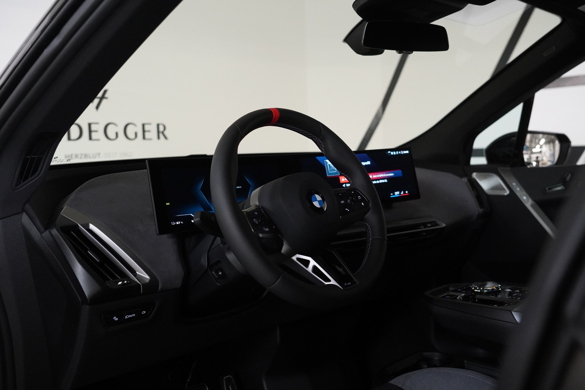 BMW iX M70 xDrive-image-25