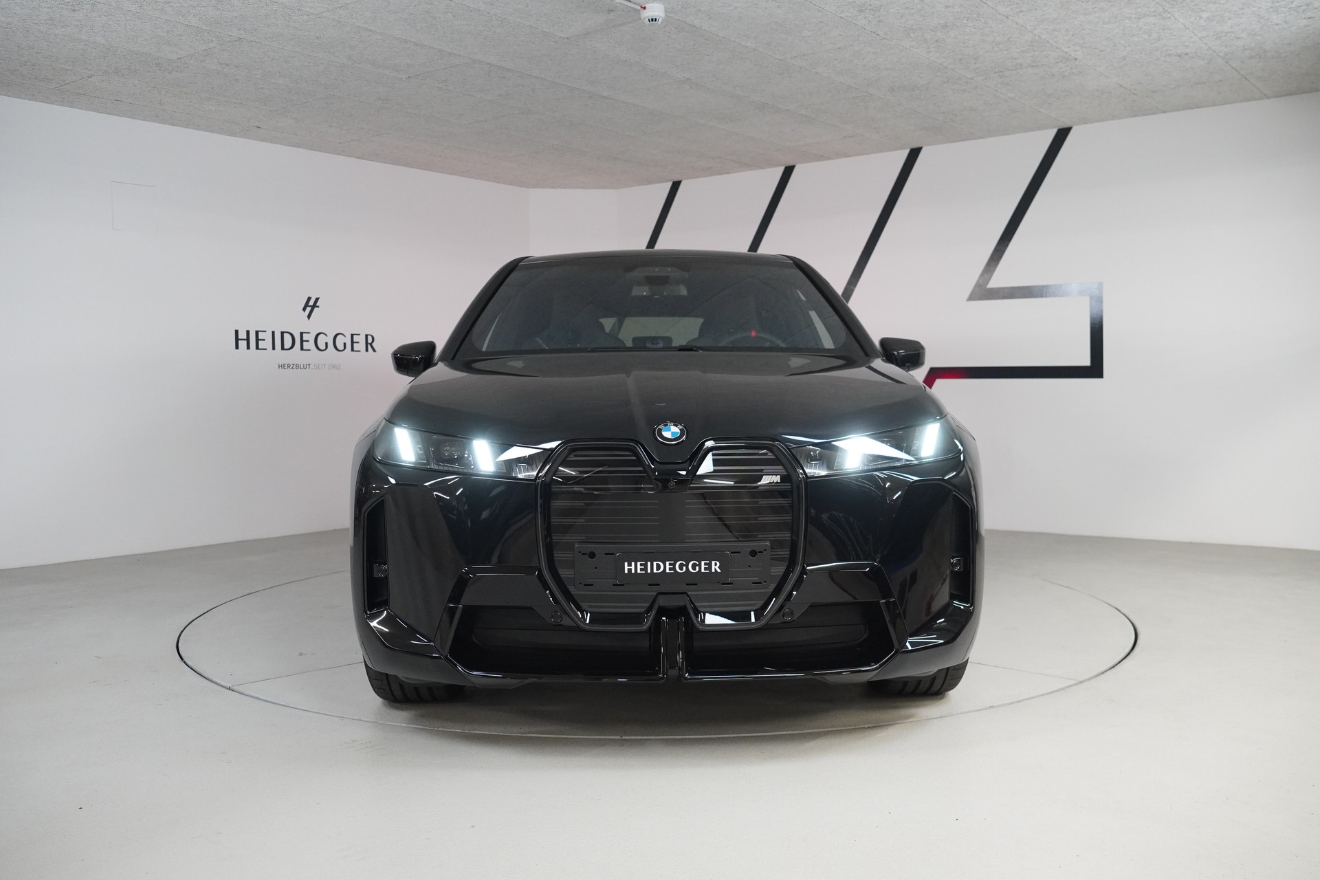 BMW iX M70 xDrive-image-1