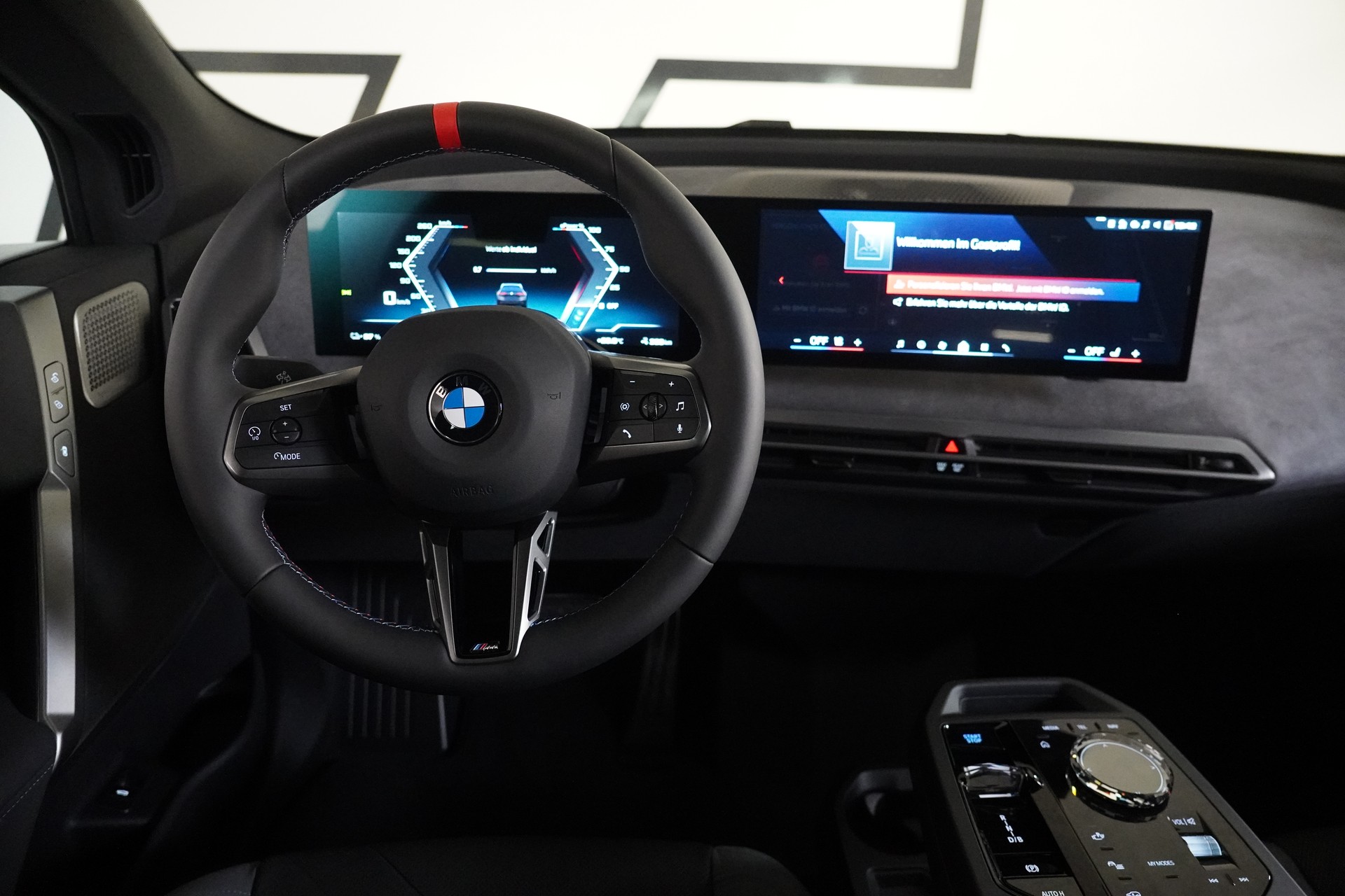 BMW iX M70 xDrive-image-20