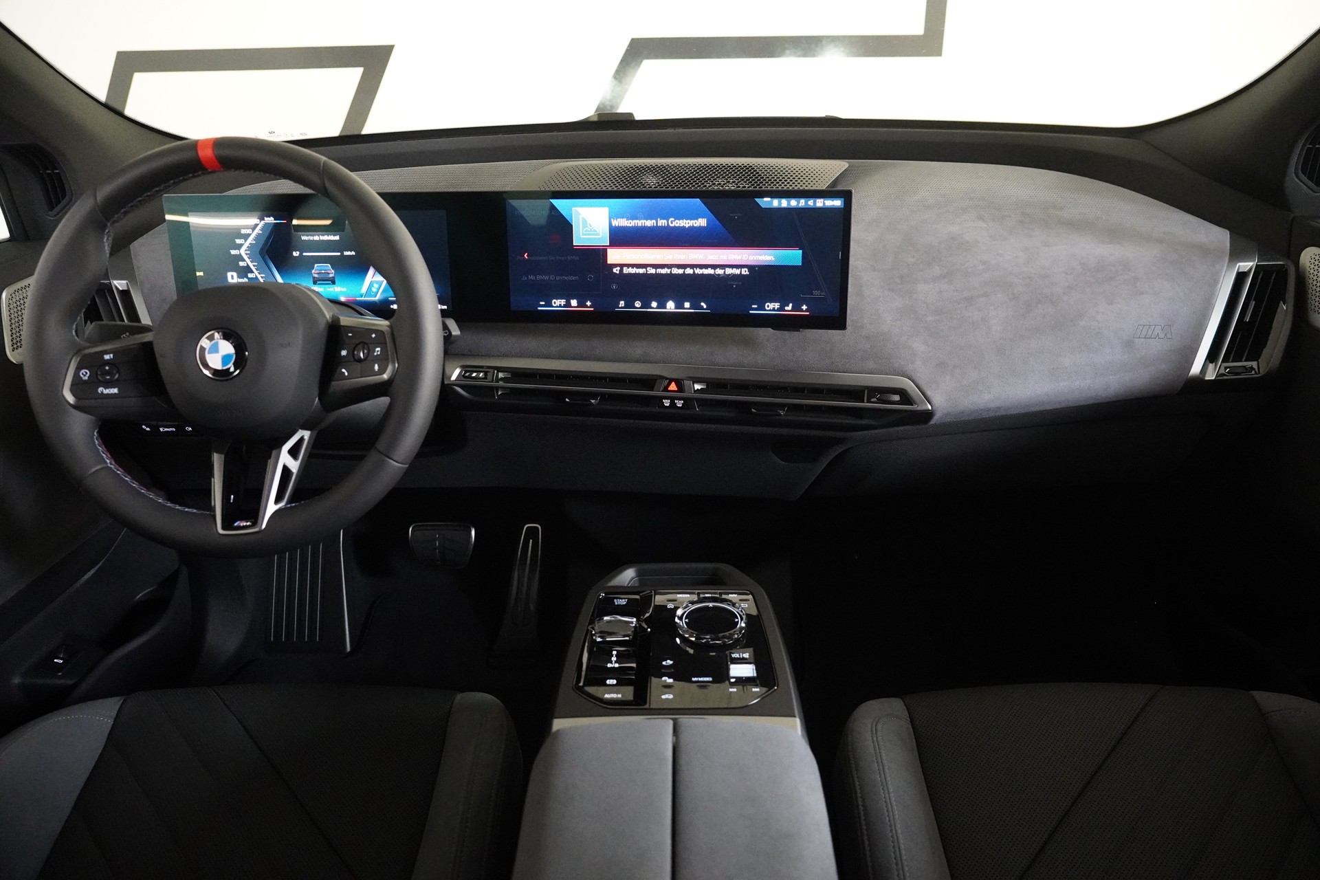 BMW iX M70 xDrive-image-17