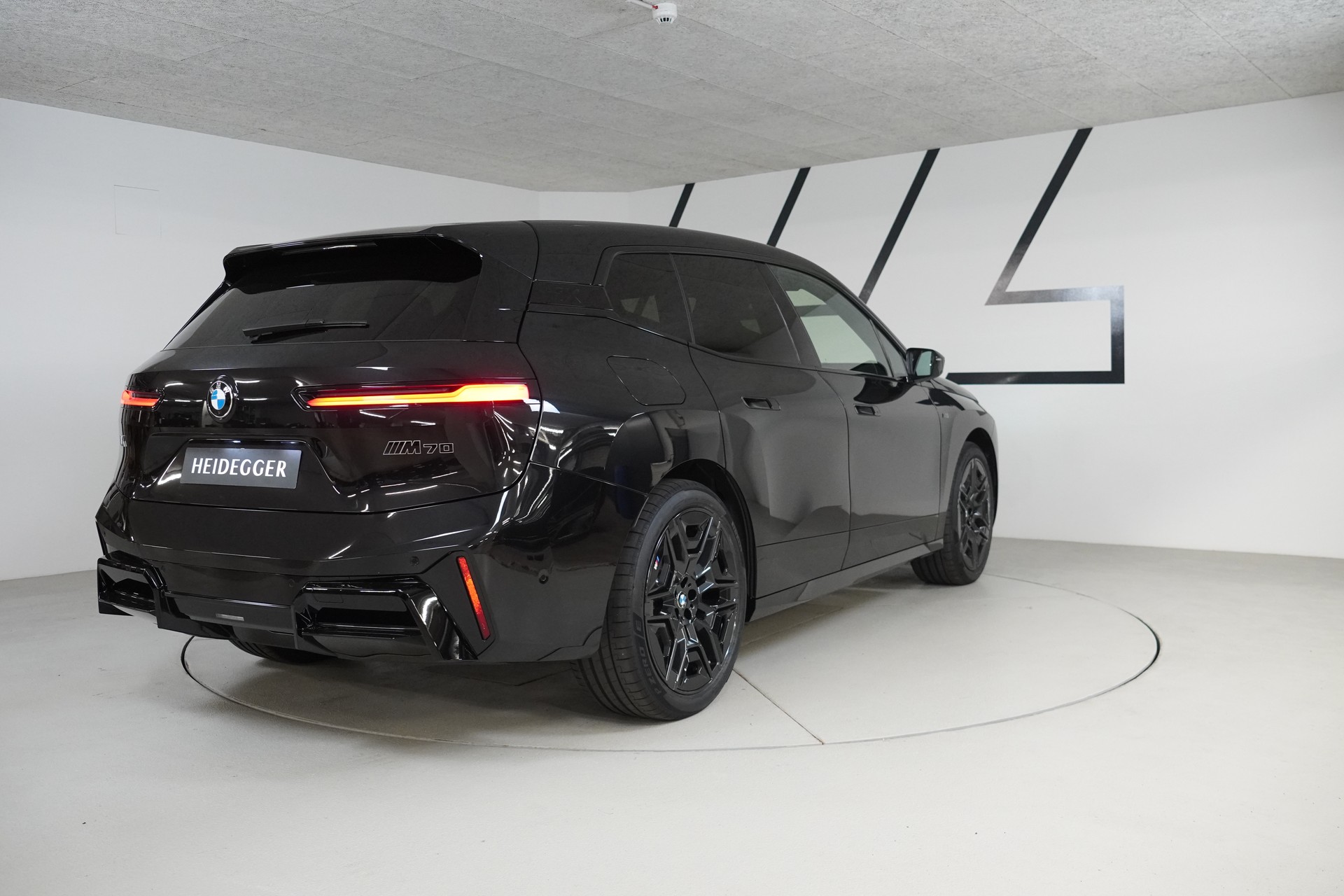 BMW iX M70 xDrive-image-6