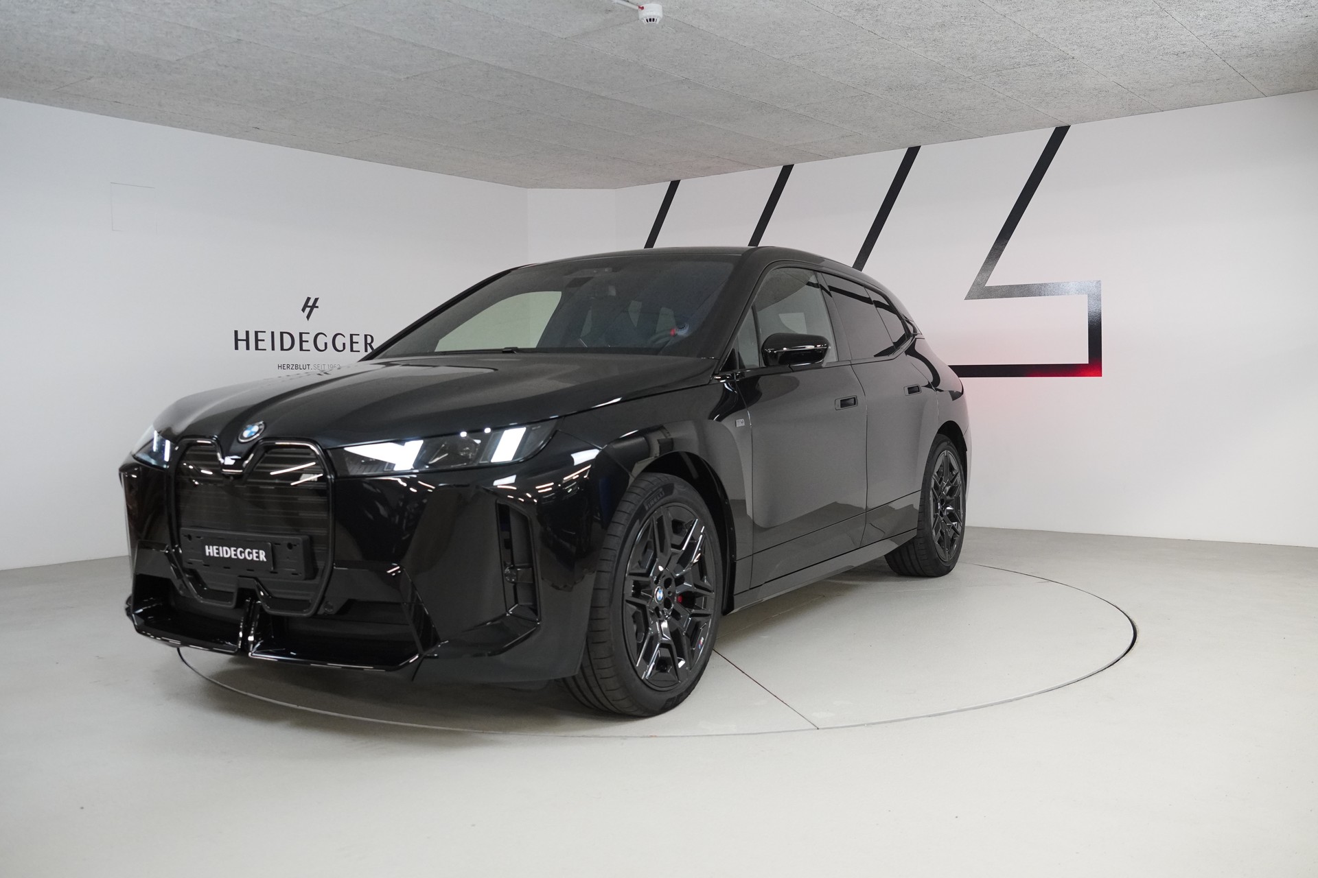BMW iX M70 xDrive-image-0