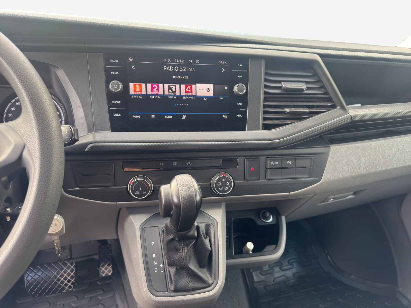 VW T6.1 2.0 TDI DSG-image-10