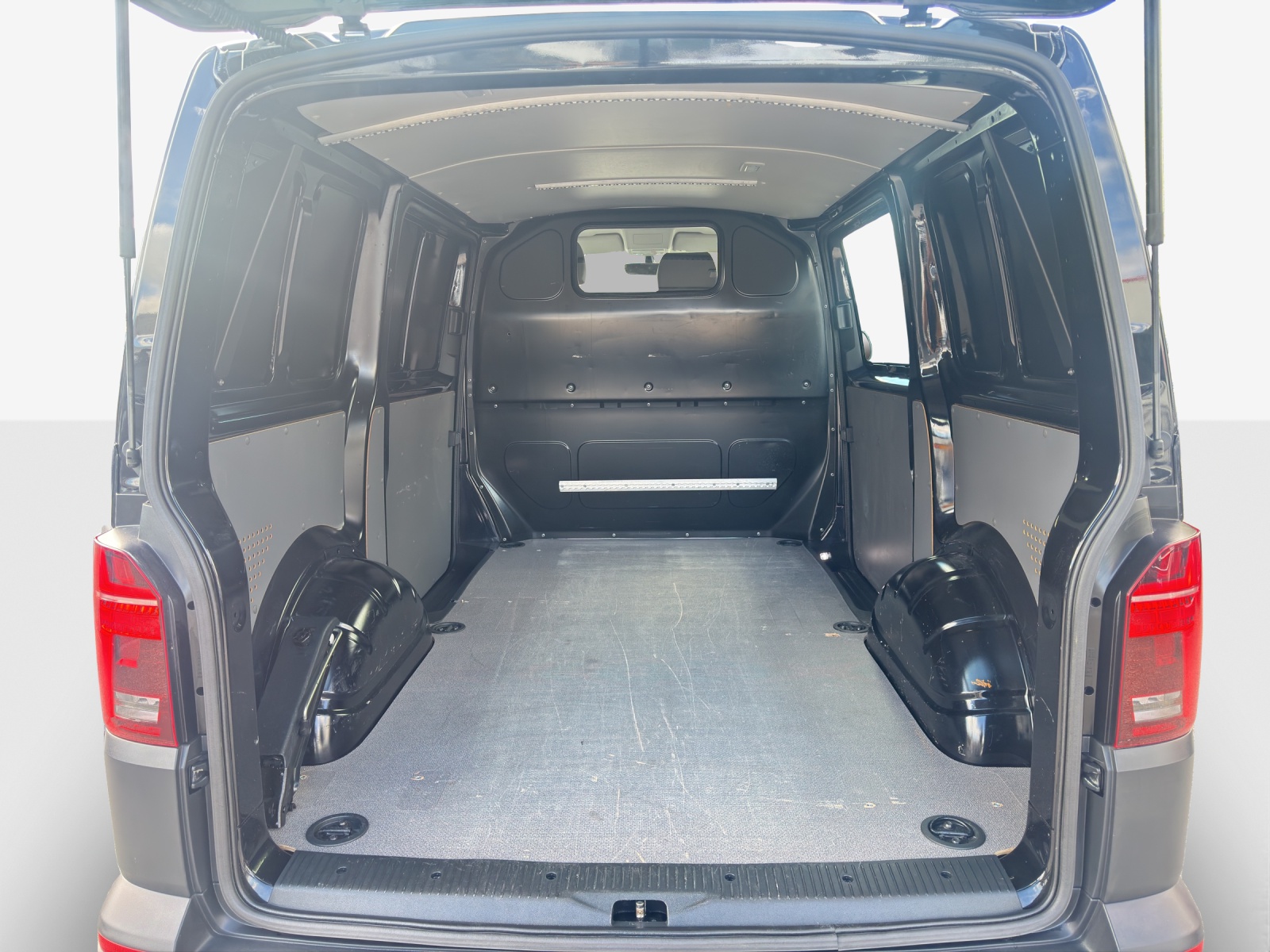 VW T6.1 2.0 TDI DSG-image-12