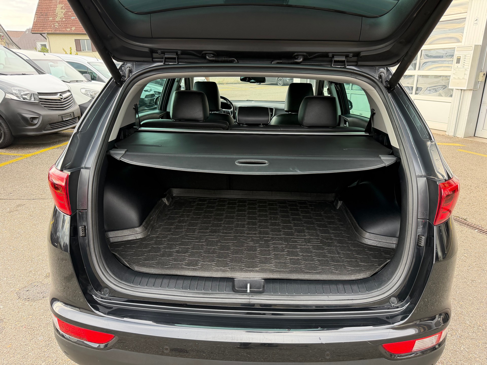 KIA Sportage 2.0CRDi LX 4WD Automat-image-15