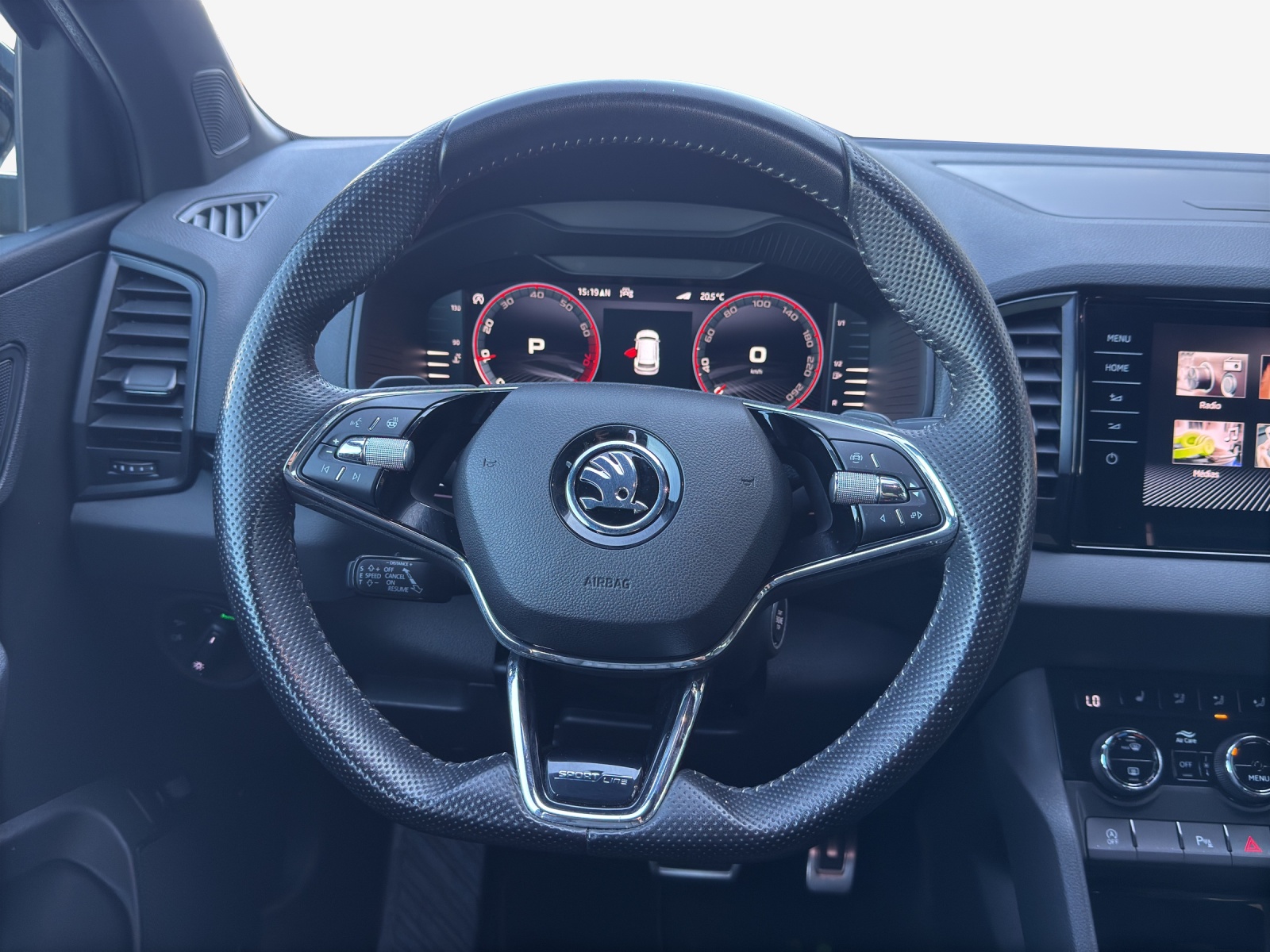 SKODA Karoq 1.5 TSI SportLine DSG-image-9