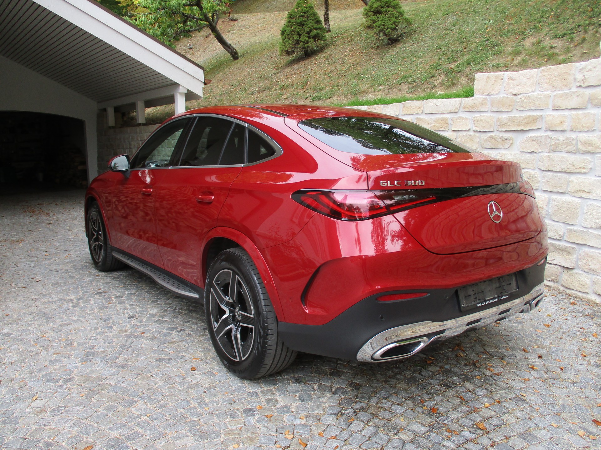 MERCEDES-BENZ GLC 300 AMG Line 4matic coupé-image-2