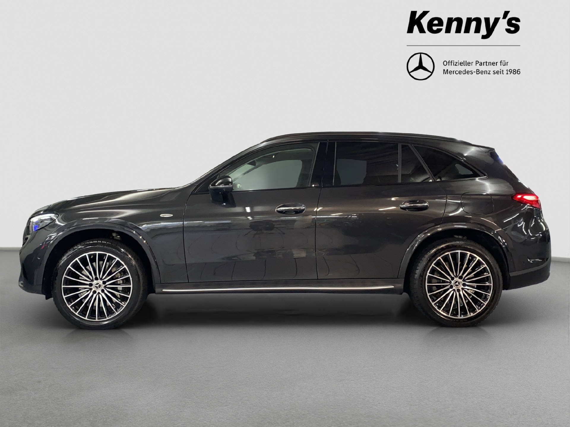 MERCEDES-BENZ GLC 300 e AMG Line 4MATIC-image-3
