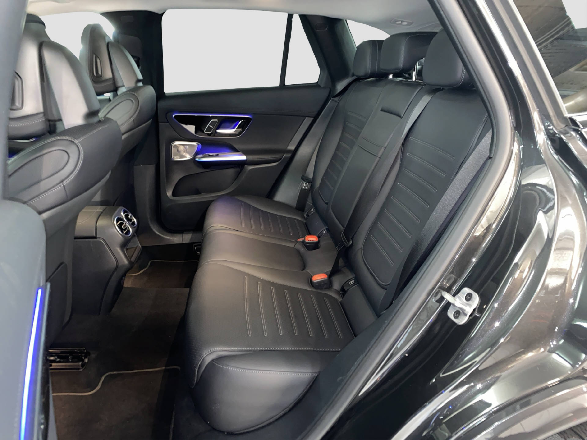MERCEDES-BENZ GLC 300 e AMG Line 4MATIC-image-12