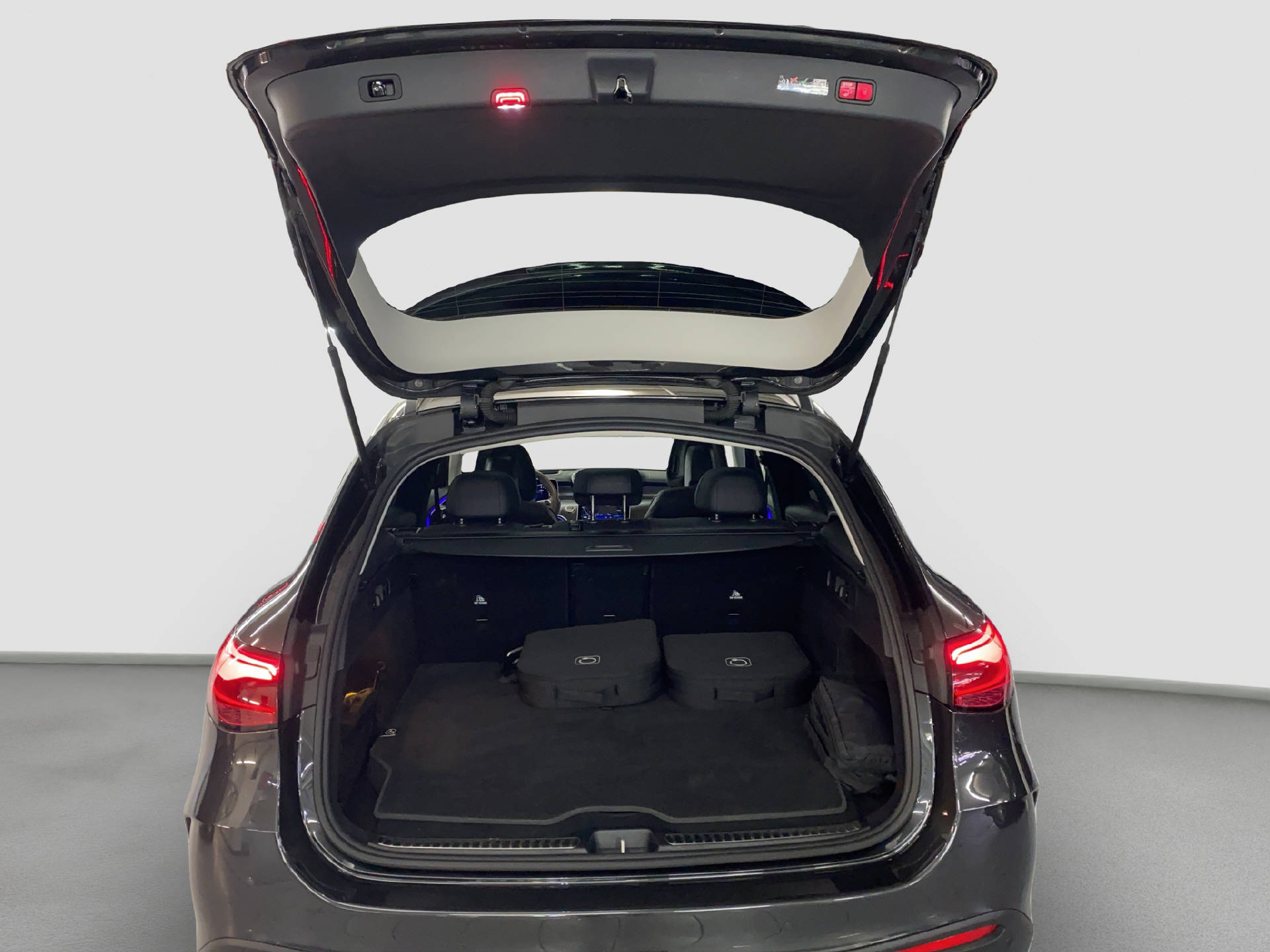 MERCEDES-BENZ GLC 300 e AMG Line 4MATIC-image-13