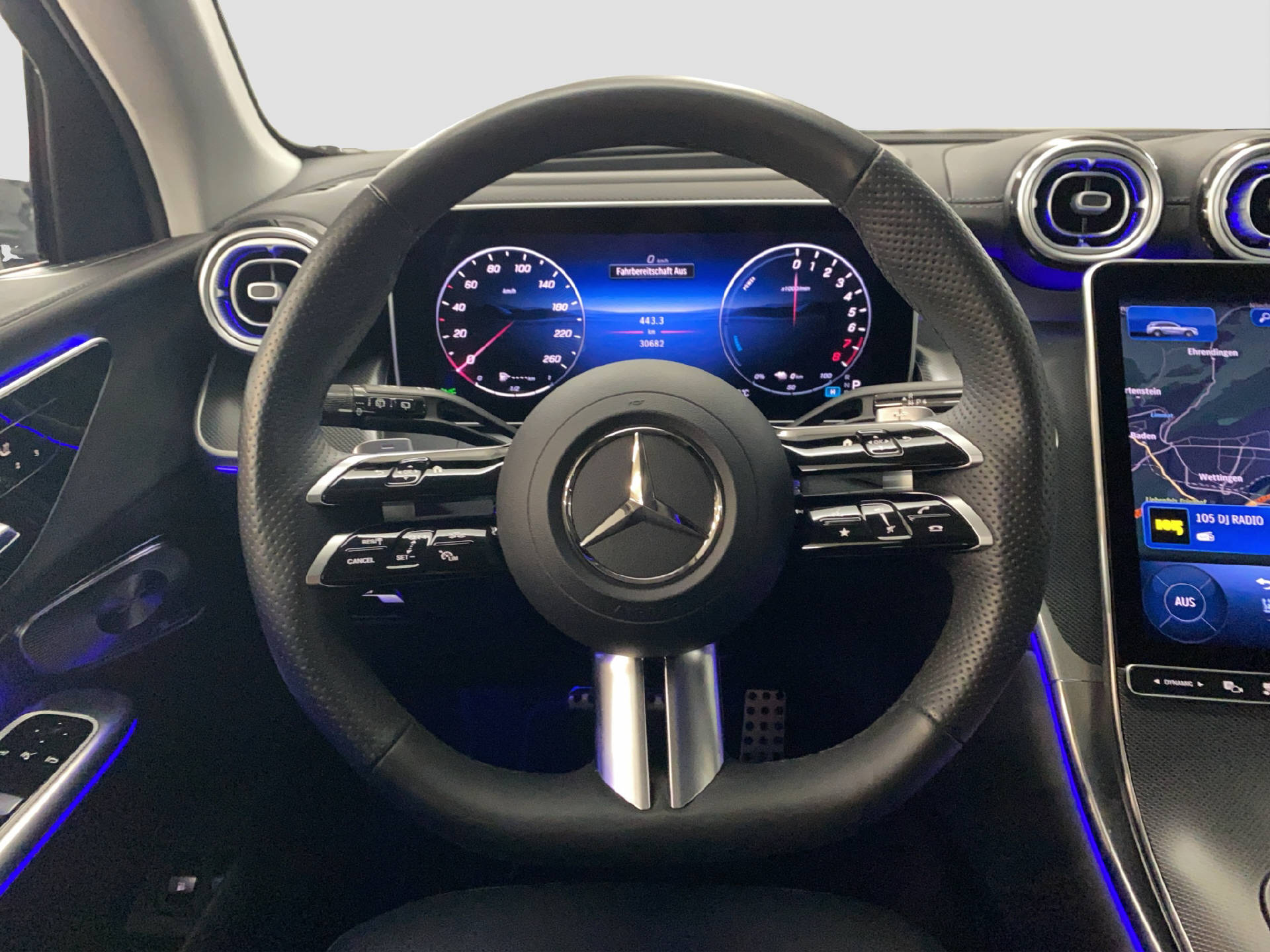 MERCEDES-BENZ GLC 300 e AMG Line 4MATIC-image-9