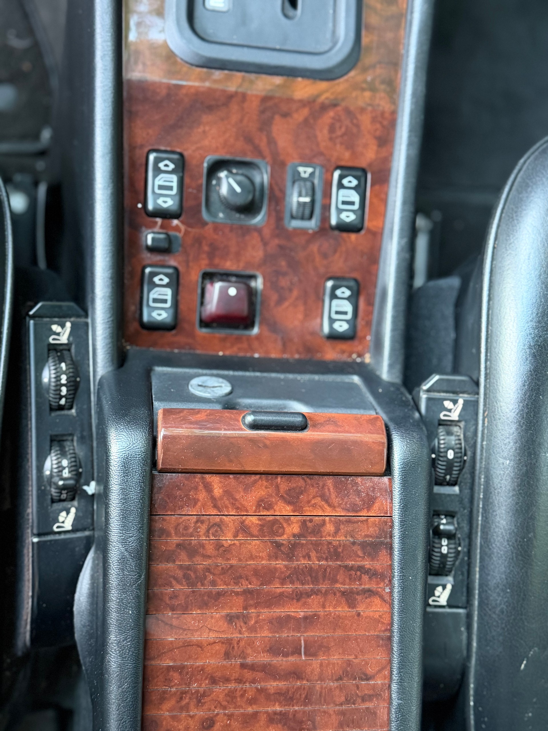 MERCEDES-BENZ 300 CE-24-image-5