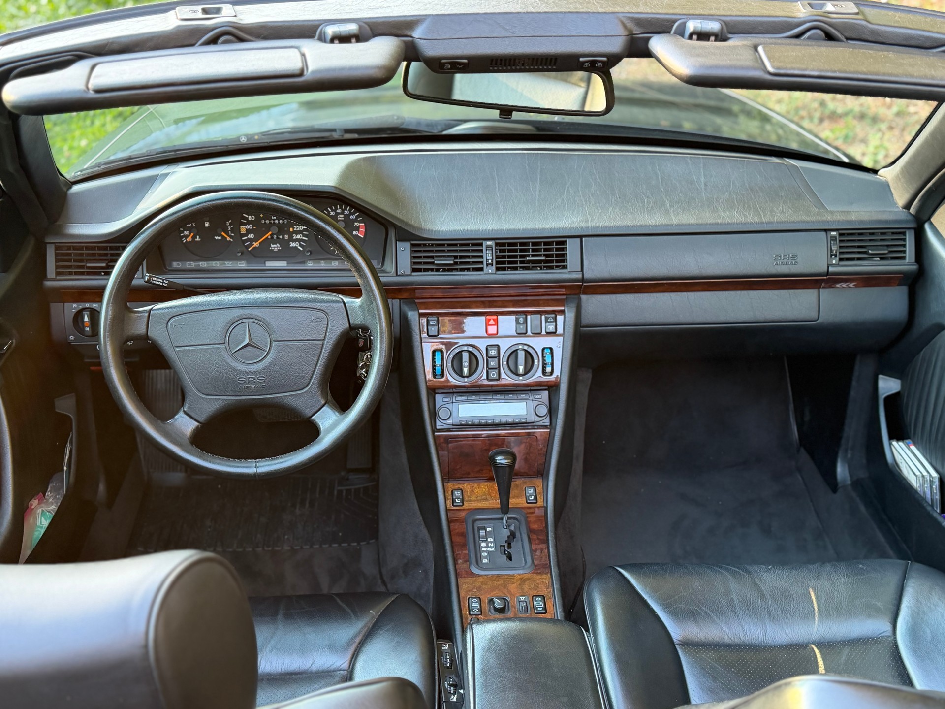 MERCEDES-BENZ 300 CE-24-image-1