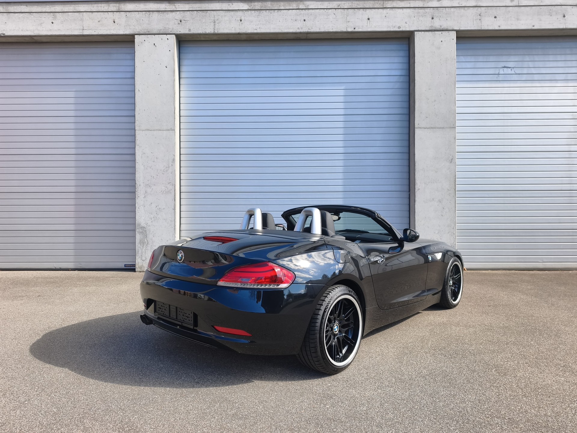 BMW 2.3i sDrive-image-4