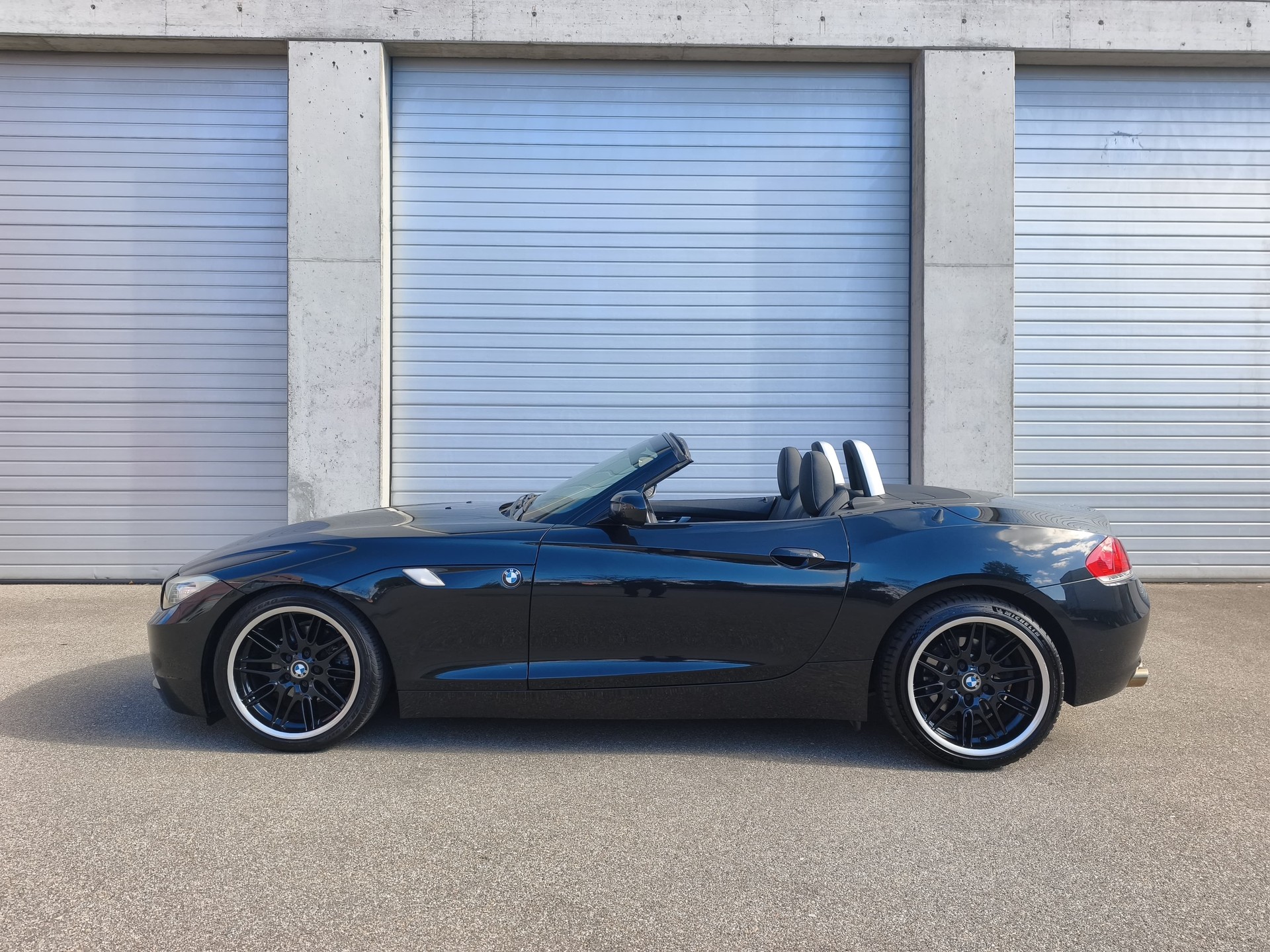 BMW 2.3i sDrive-image-2