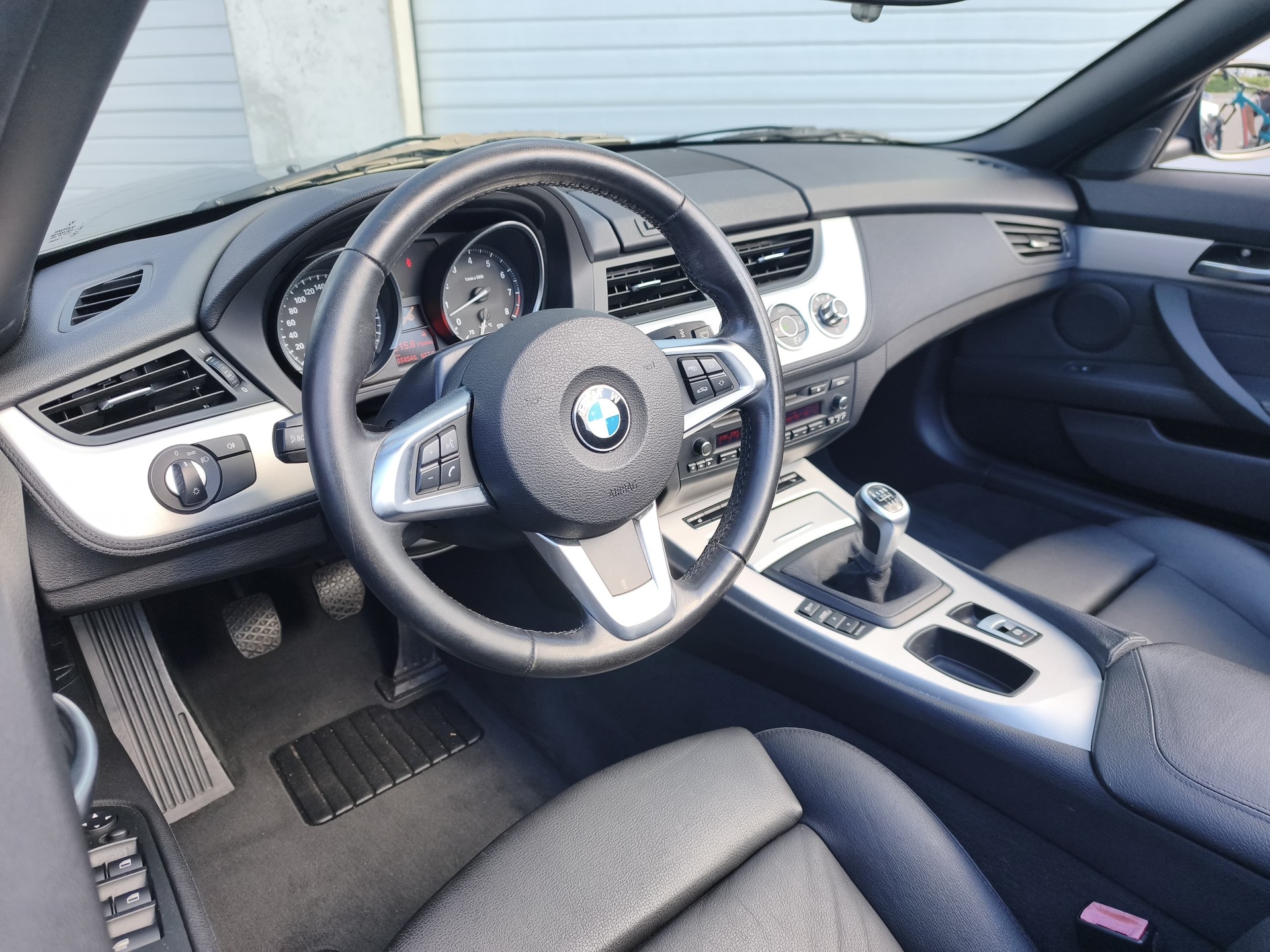 BMW 2.3i sDrive-image-12