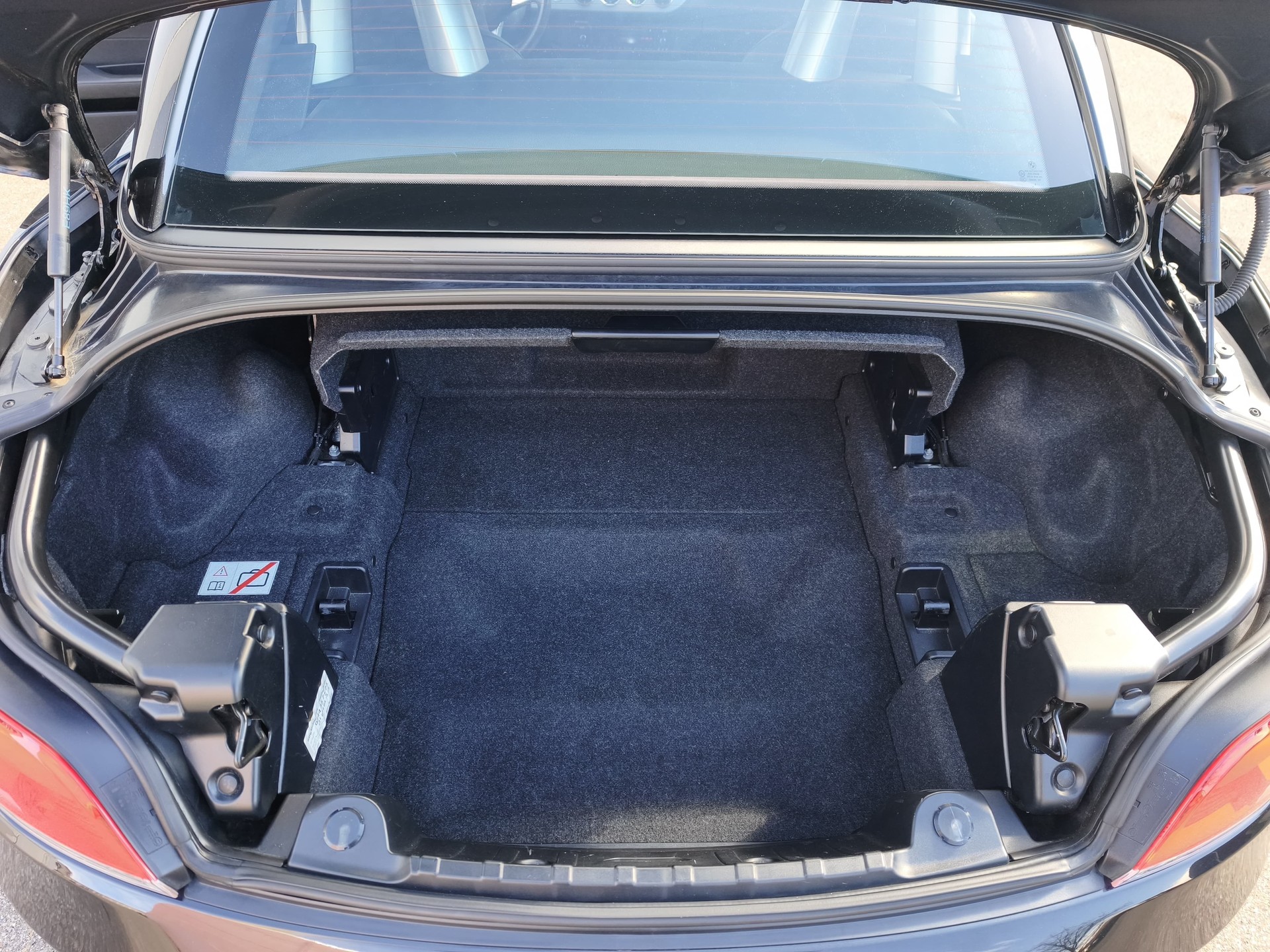 BMW 2.3i sDrive-image-17