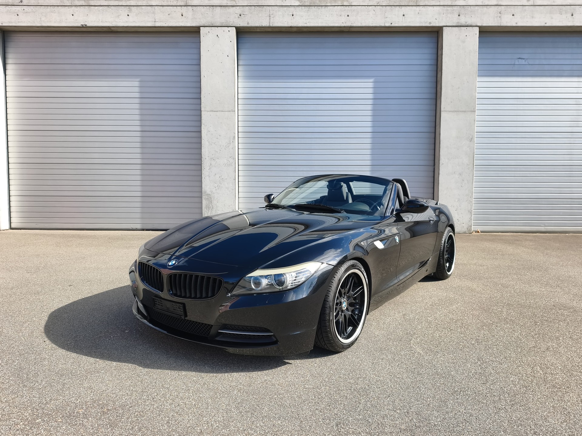 BMW 2.3i sDrive-image-0
