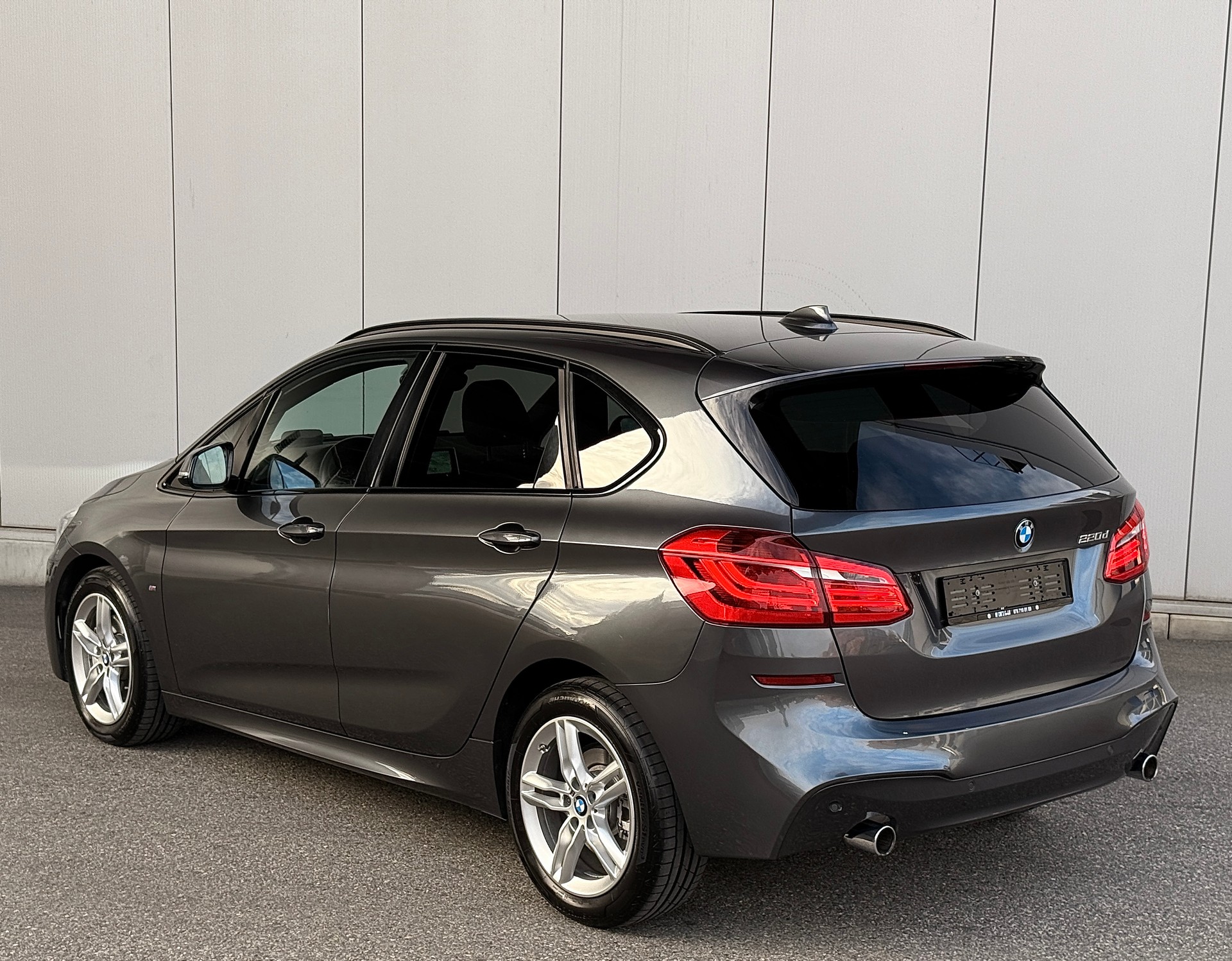BMW 220d Active Tourer M Sport Steptronic-image-2