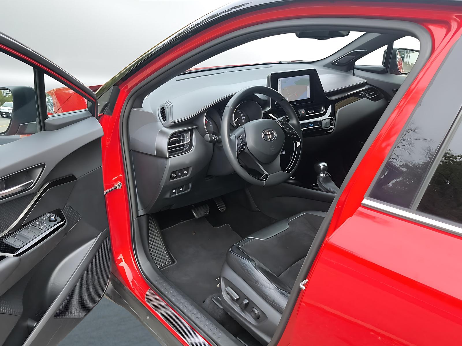 TOYOTA C-HR 2.0 VVTi HSD Move-image-17