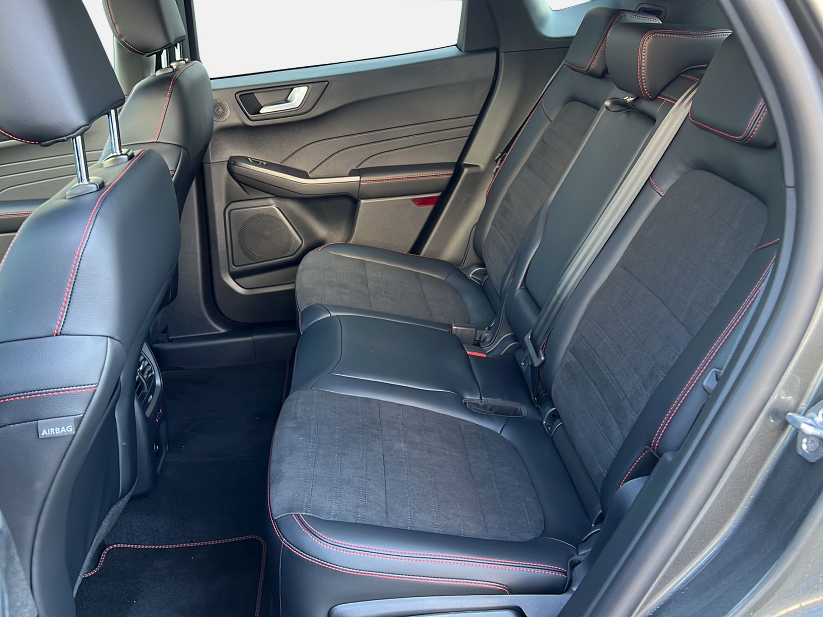FORD Kuga 2.5 Plug-in Hybrid ST-Line X-image-12