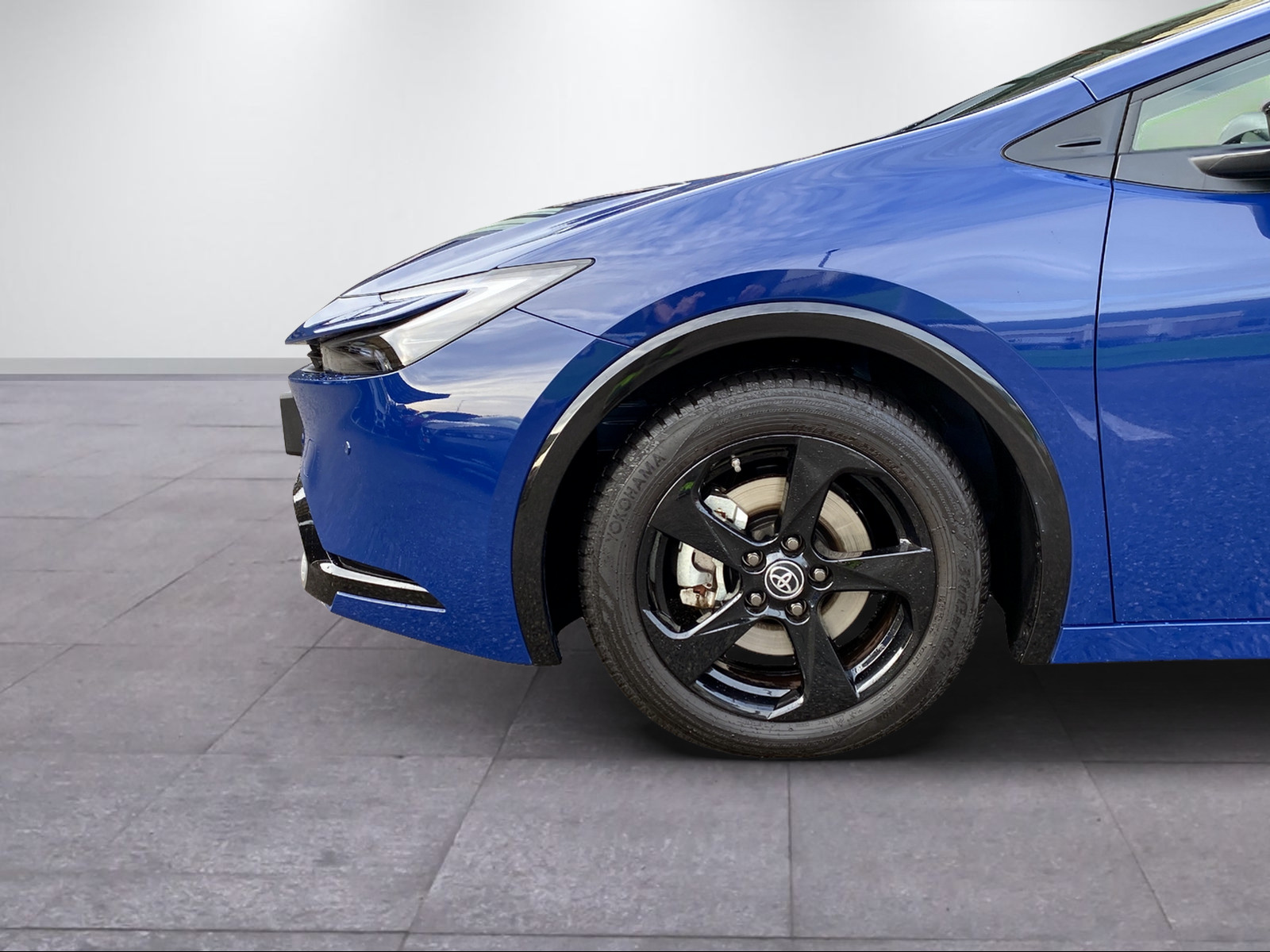 TOYOTA Prius 2.0 Plug-In-Hybrid Style-image-2