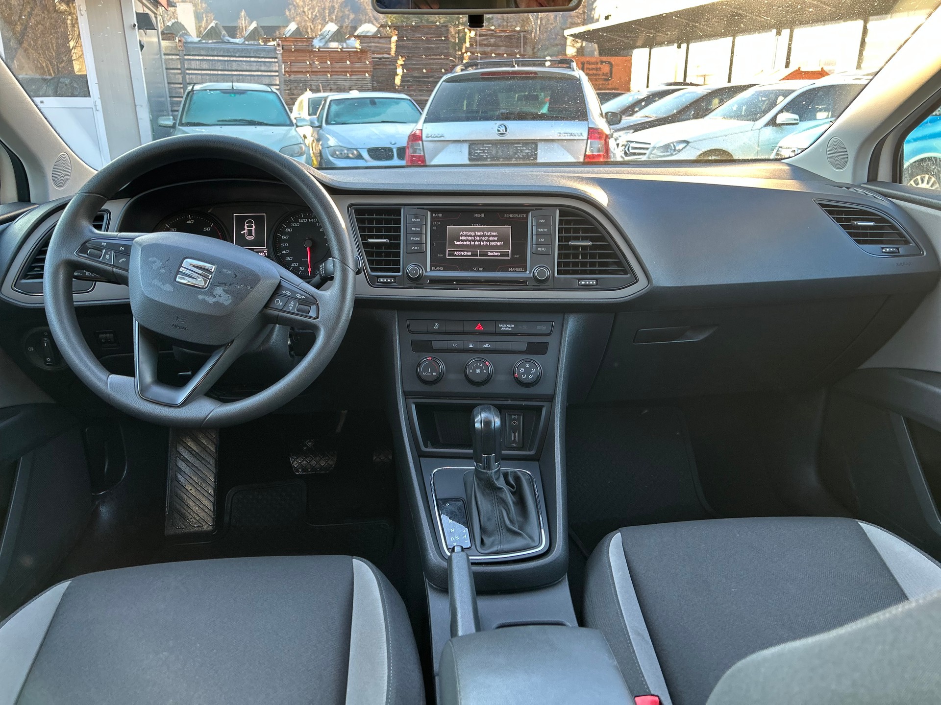 SEAT Leon ST 1.6 TDI Reference Stopp-Start DSG-image-8