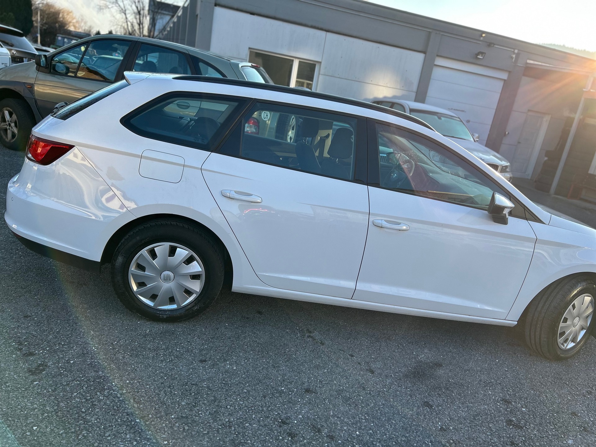 SEAT Leon ST 1.6 TDI Reference Stopp-Start DSG-image-3