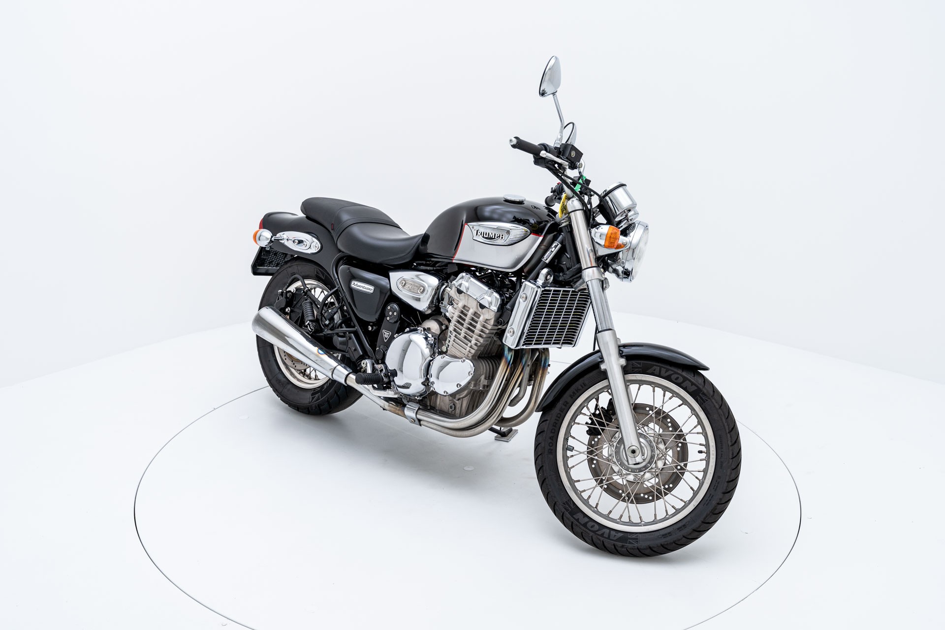 TRIUMPH Adventurer 900-showroom-element-1