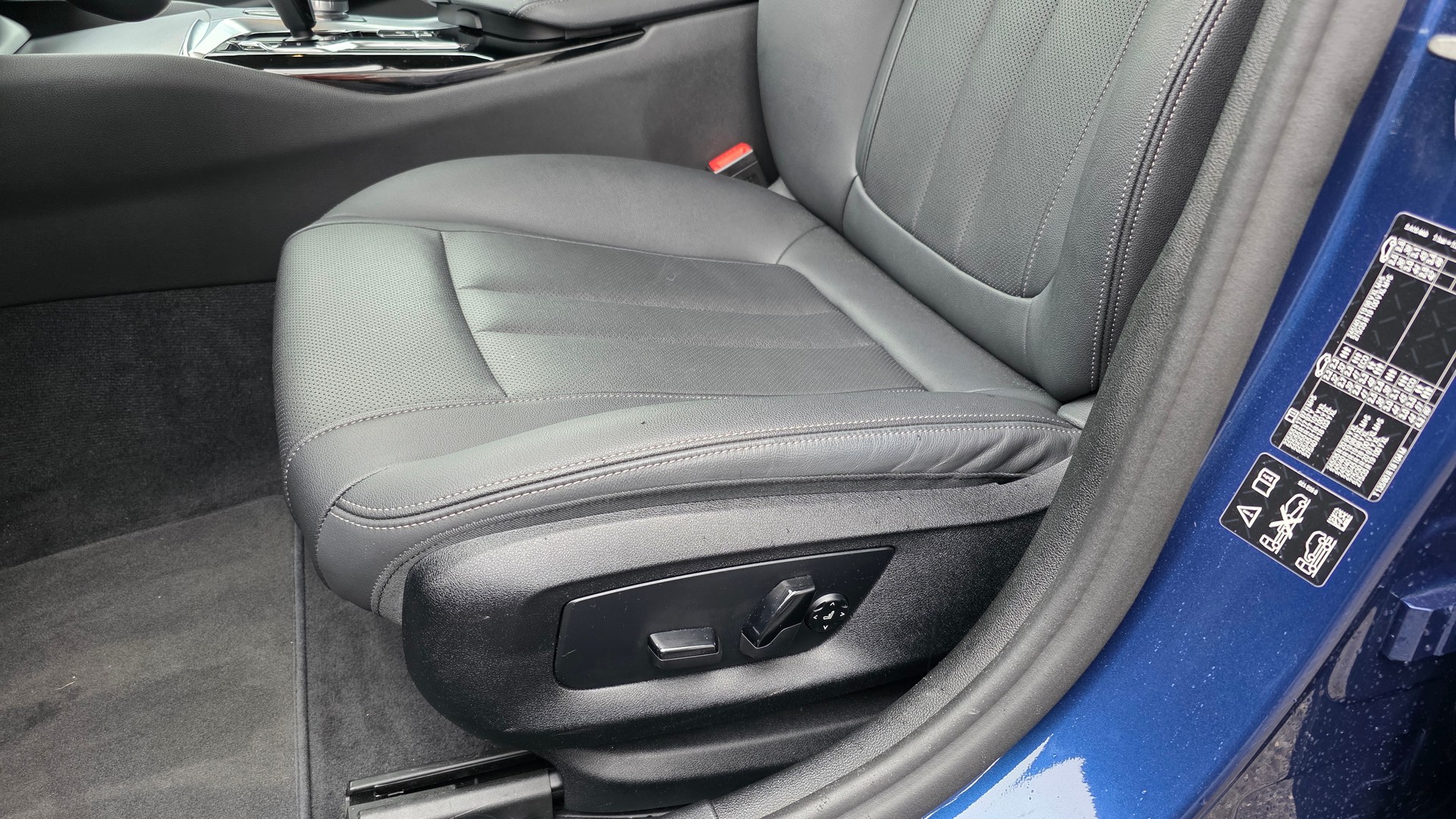 BMW 520d xDrive 48V Touring Steptronic-image-13