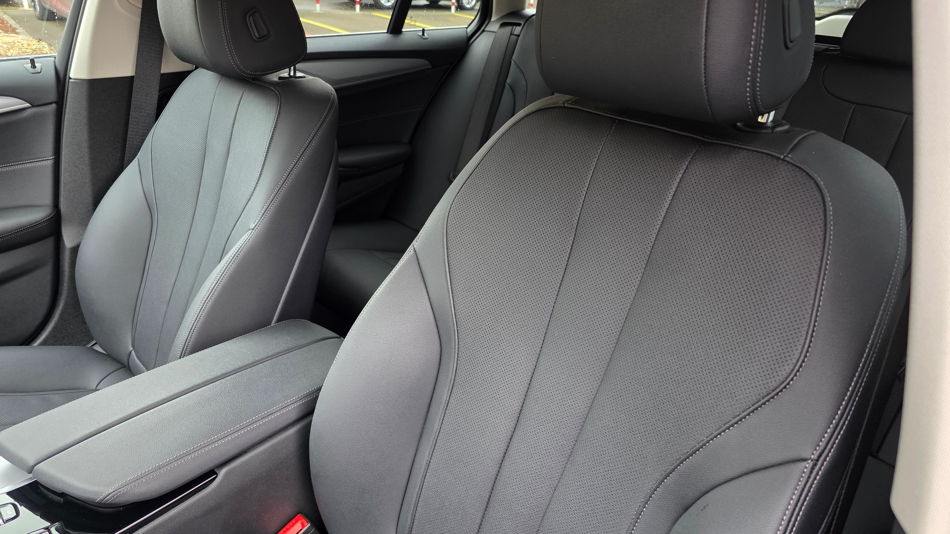 BMW 520d xDrive 48V Touring Steptronic-image-12