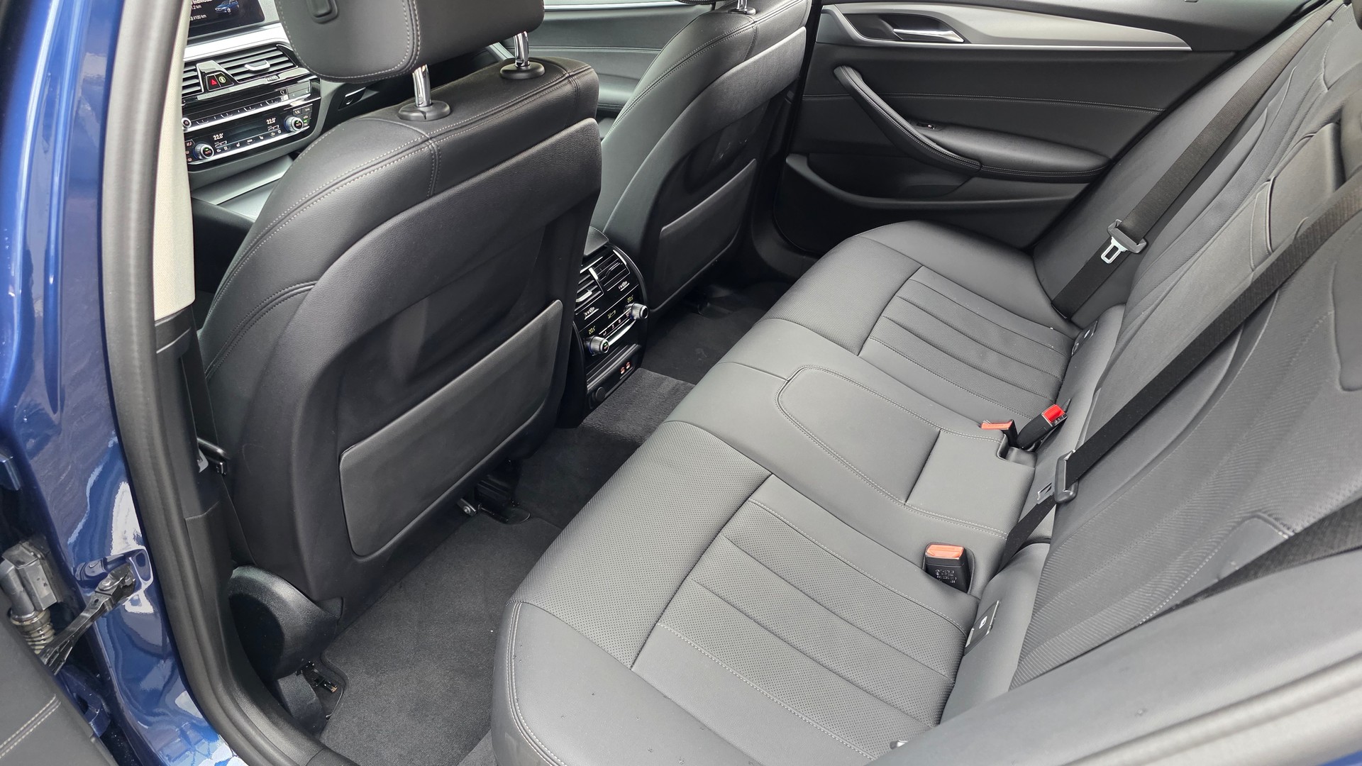BMW 520d xDrive 48V Touring Steptronic-image-10