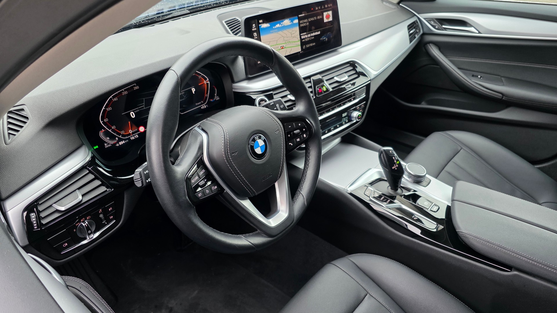BMW 520d xDrive 48V Touring Steptronic-image-14