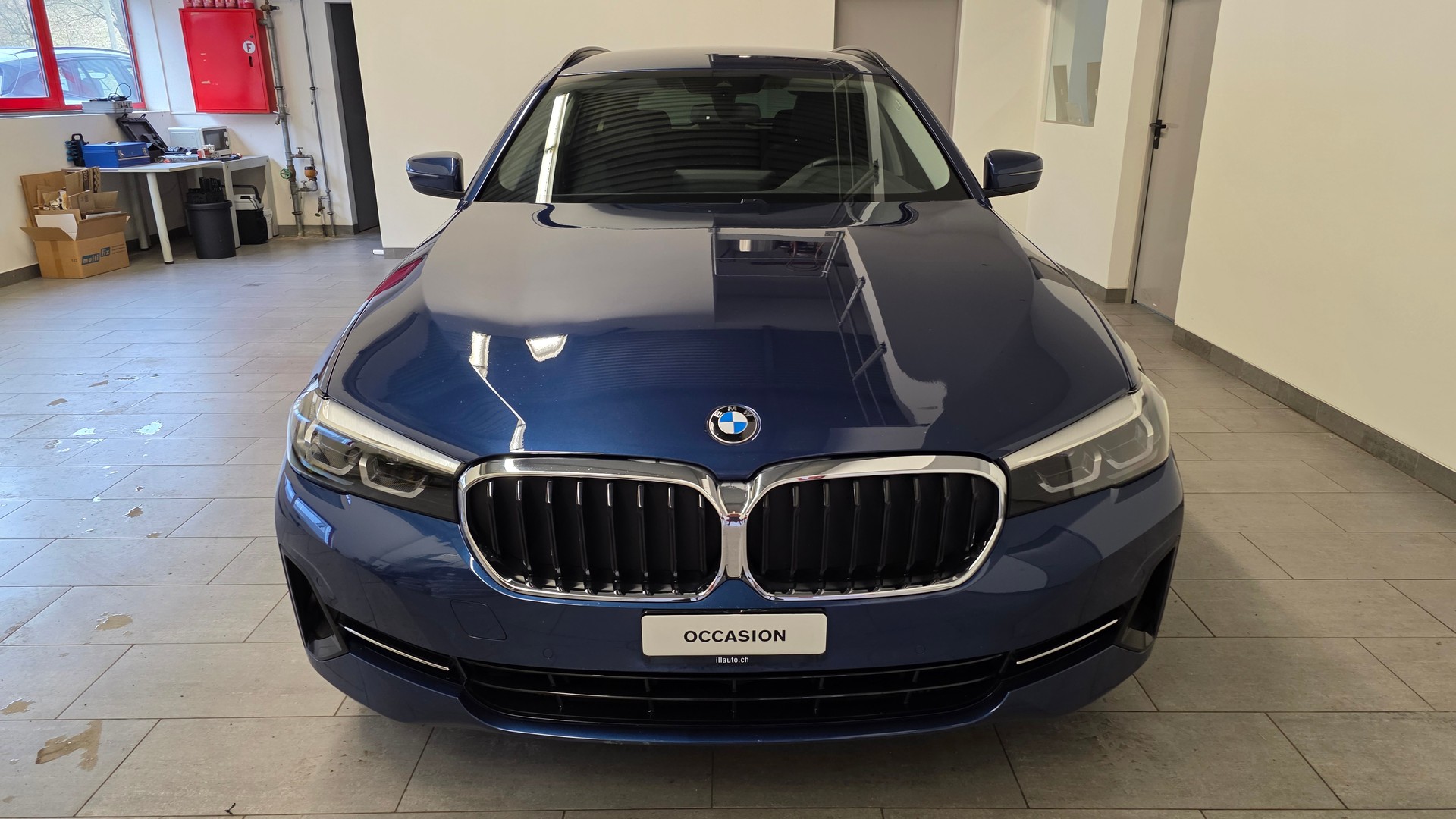 BMW 520d xDrive 48V Touring Steptronic-image-1