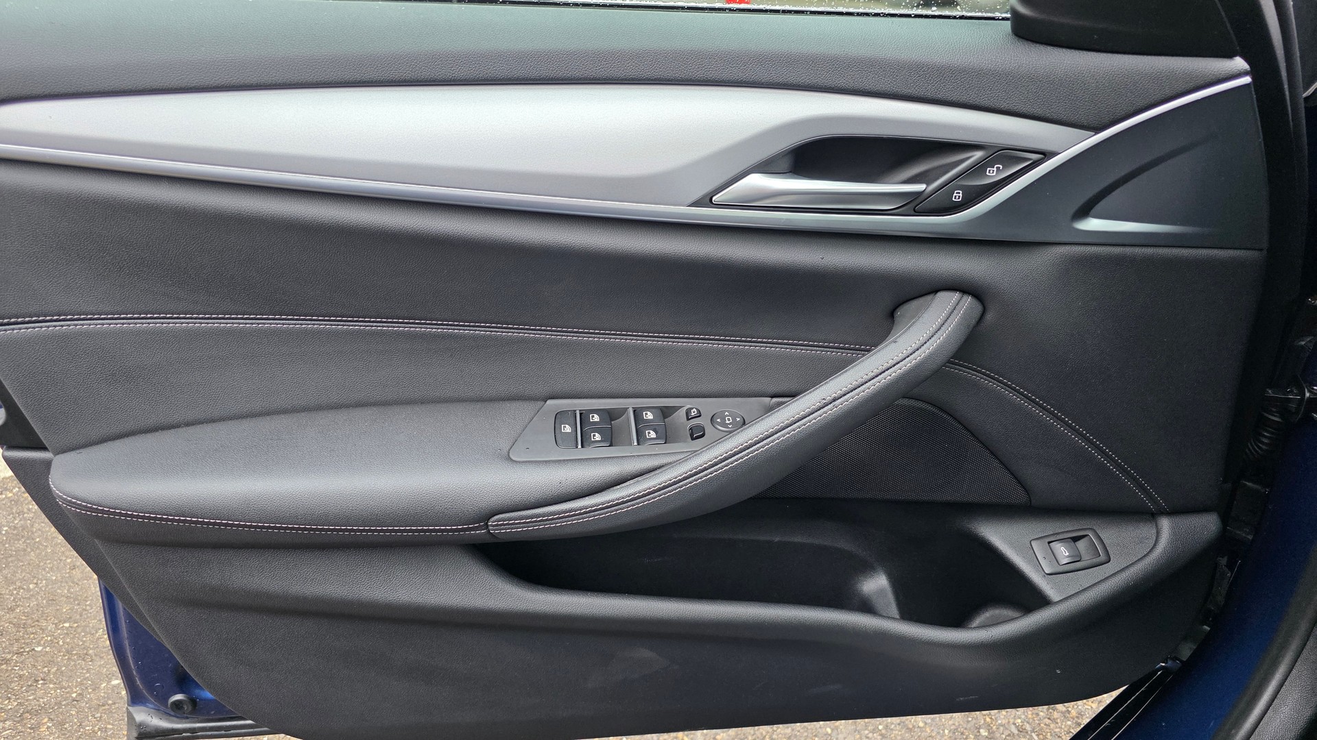 BMW 520d xDrive 48V Touring Steptronic-image-28