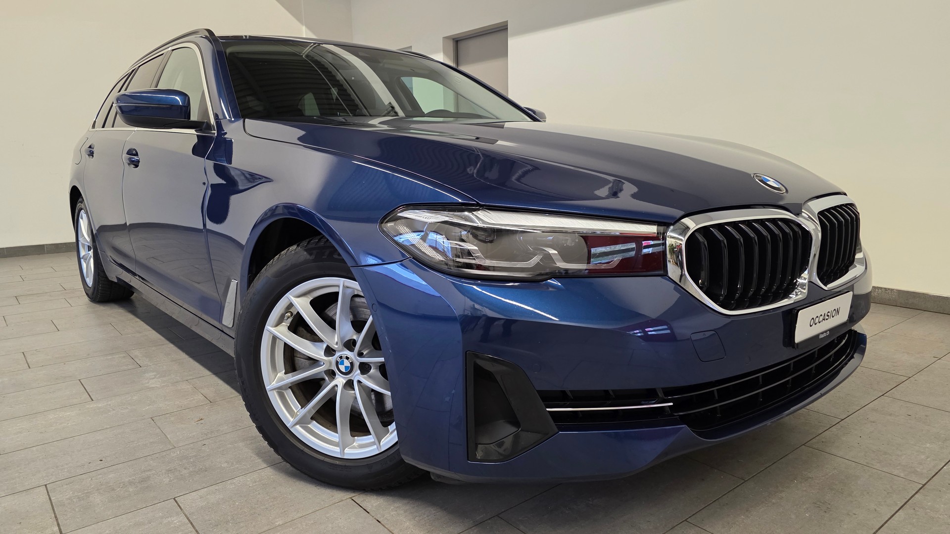 BMW 520d xDrive 48V Touring Steptronic-image-0