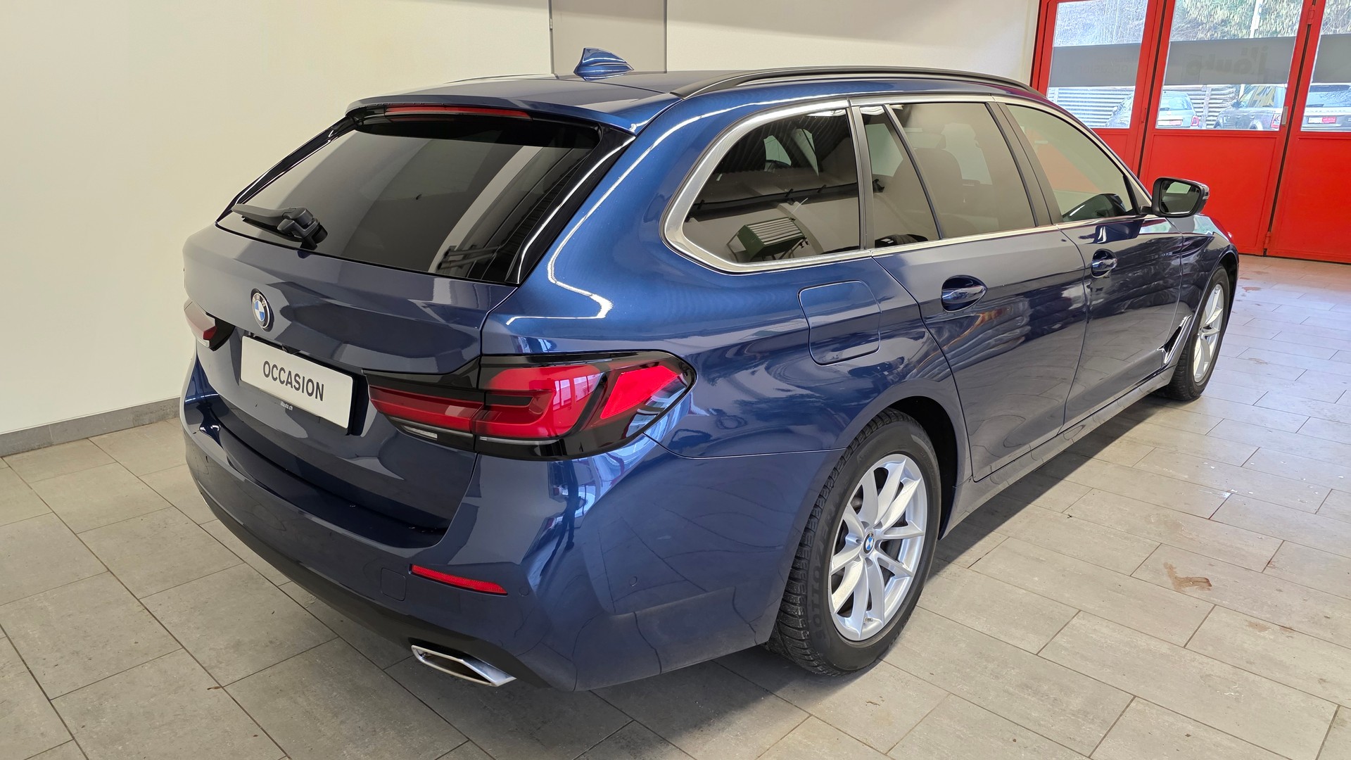 BMW 520d xDrive 48V Touring Steptronic-image-3