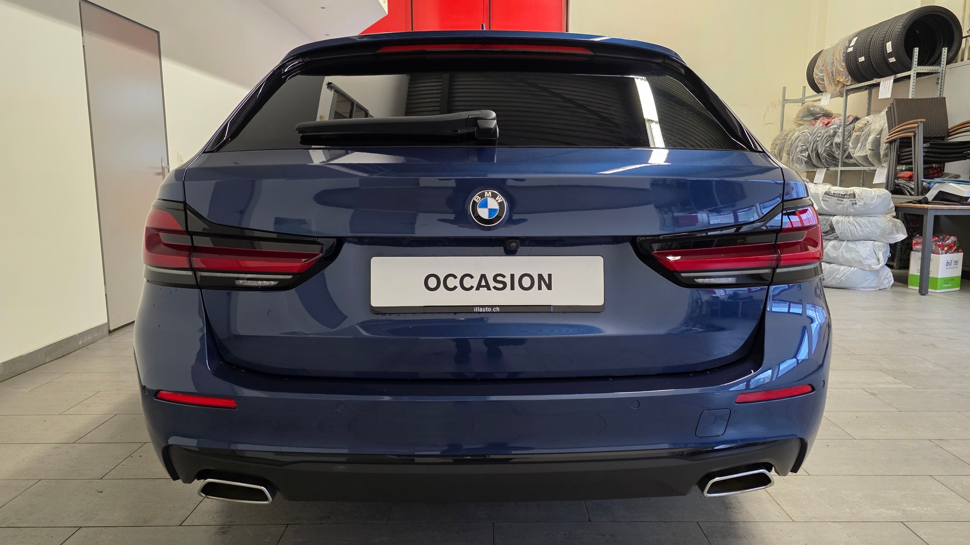BMW 520d xDrive 48V Touring Steptronic-image-4