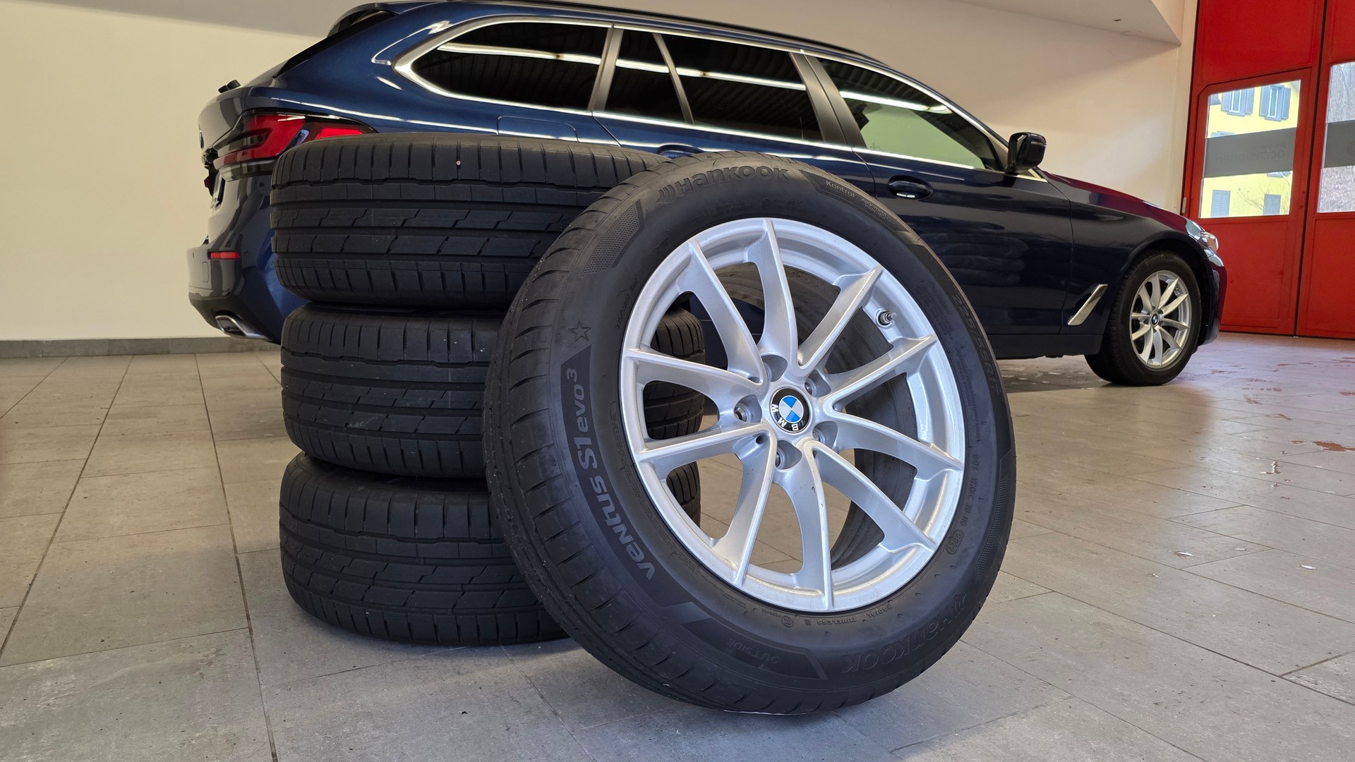 BMW 520d xDrive 48V Touring Steptronic-image-5