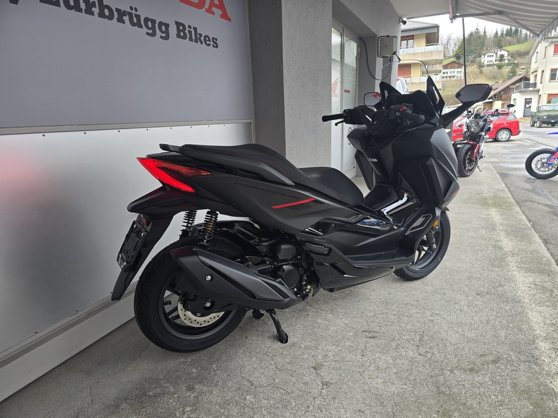 HONDA FORZA 350 Special Edition-showroom-element-2