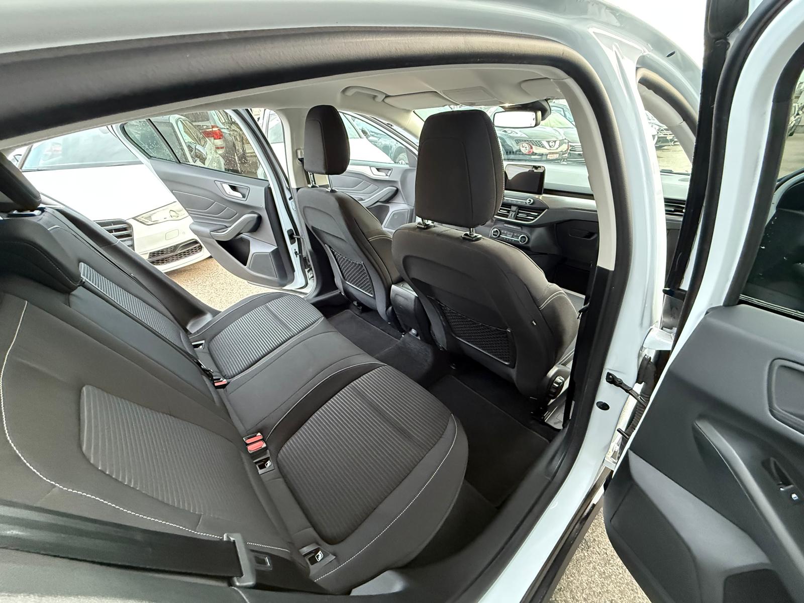 FORD Focus 2.0 TDCi Titanium Automatic-image-10