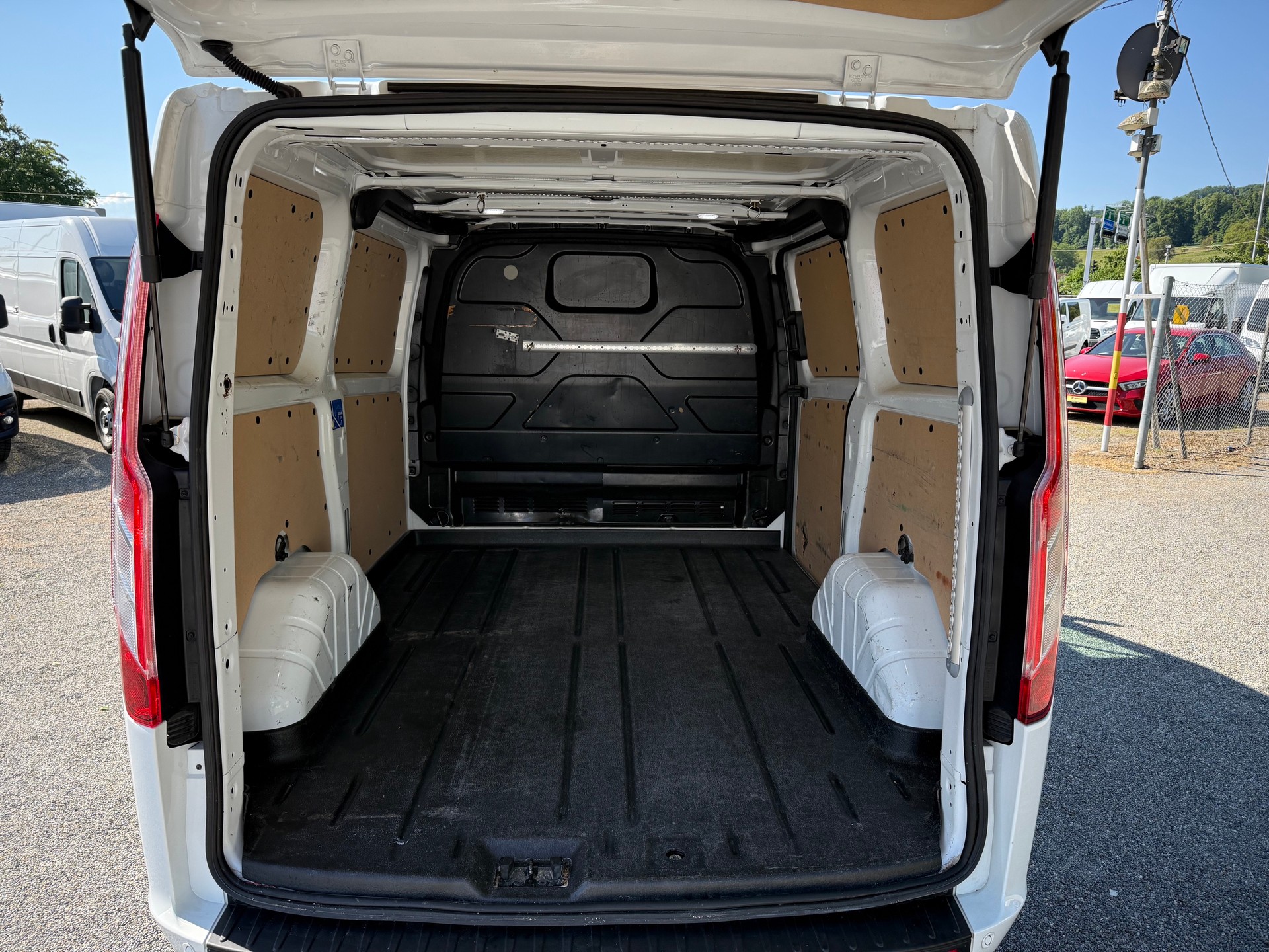 FORD Transit Custom L1H1-image-8