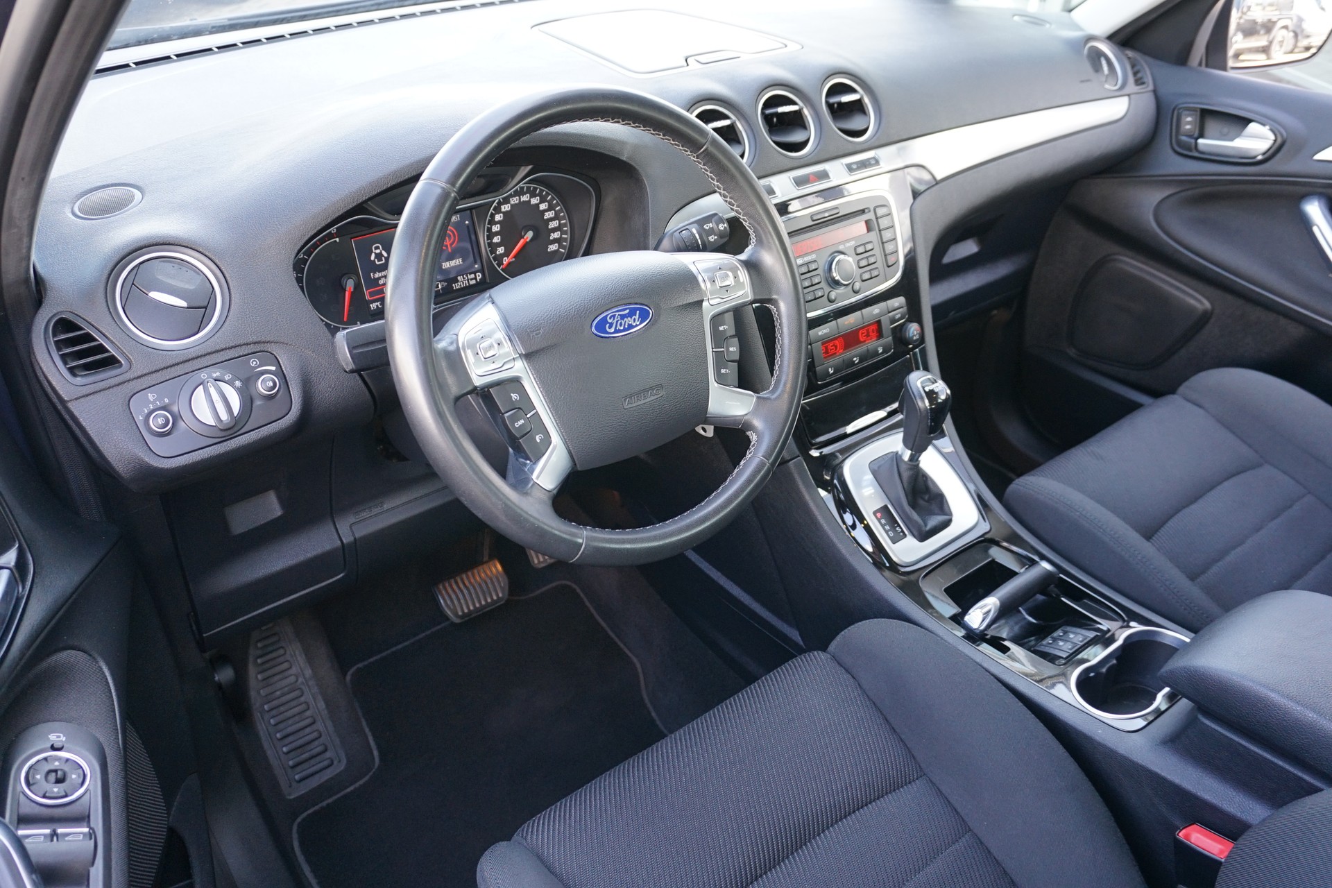 FORD S-Max 2.0 SCTi Titanium 203PS Automat-image-14