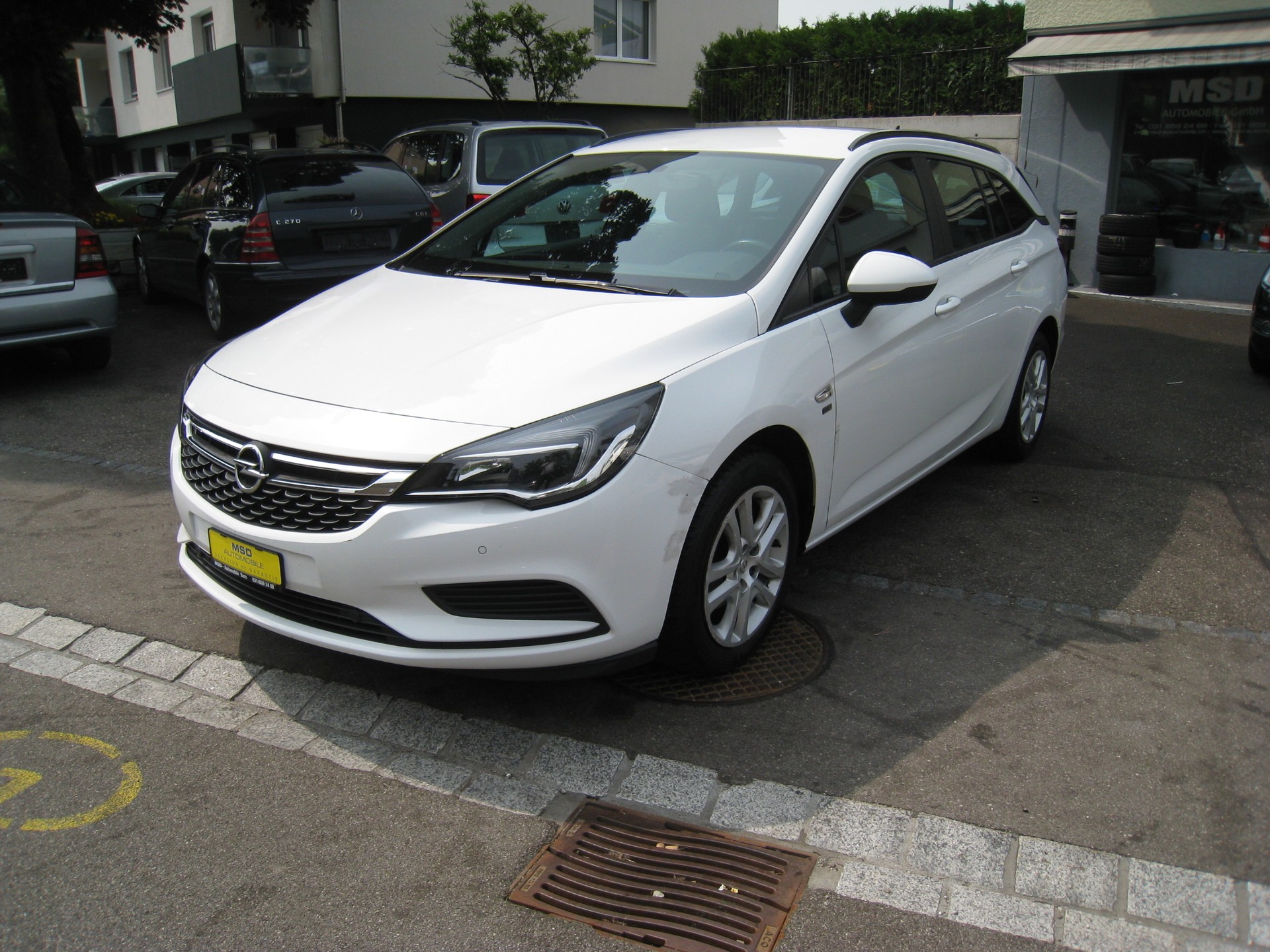 OPEL Astra Sports Tourer 1.4i Turbo 120 Years Edition-image-0